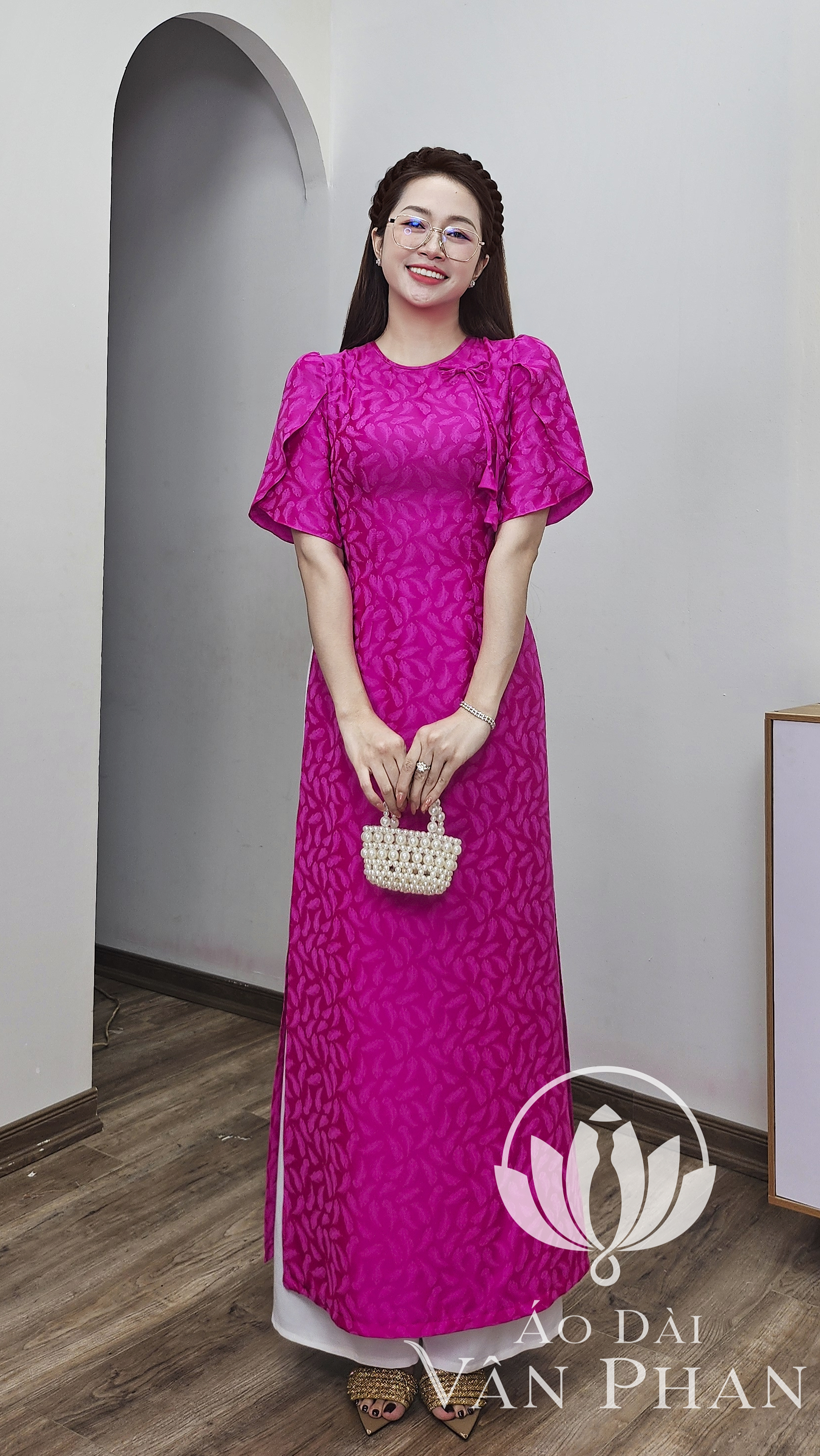 A3266 áo dài cổ khít tay búp sen gấm hồng sen