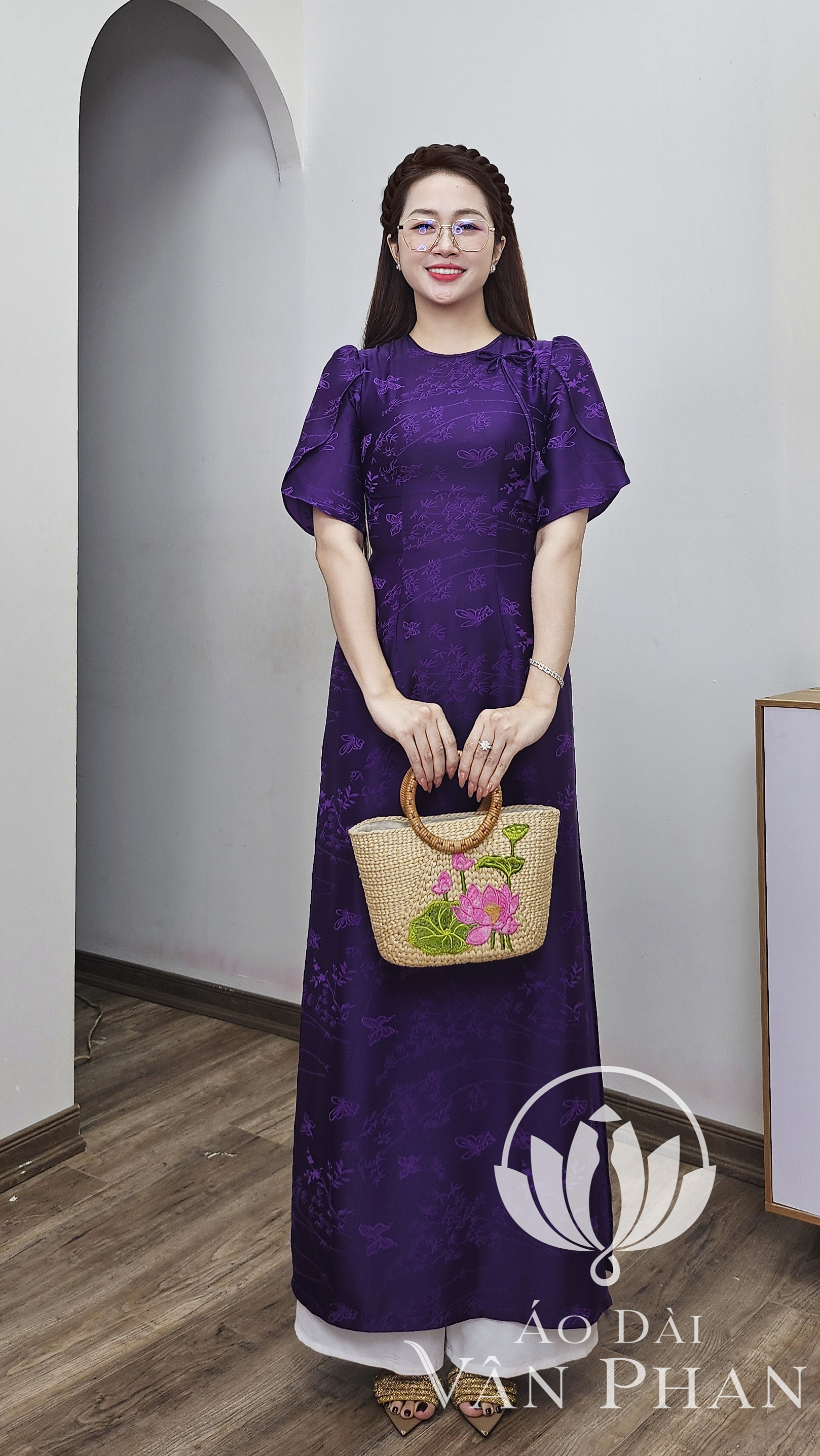 A3265 áo dài cổ khít tay búp sen gấm tím Huế