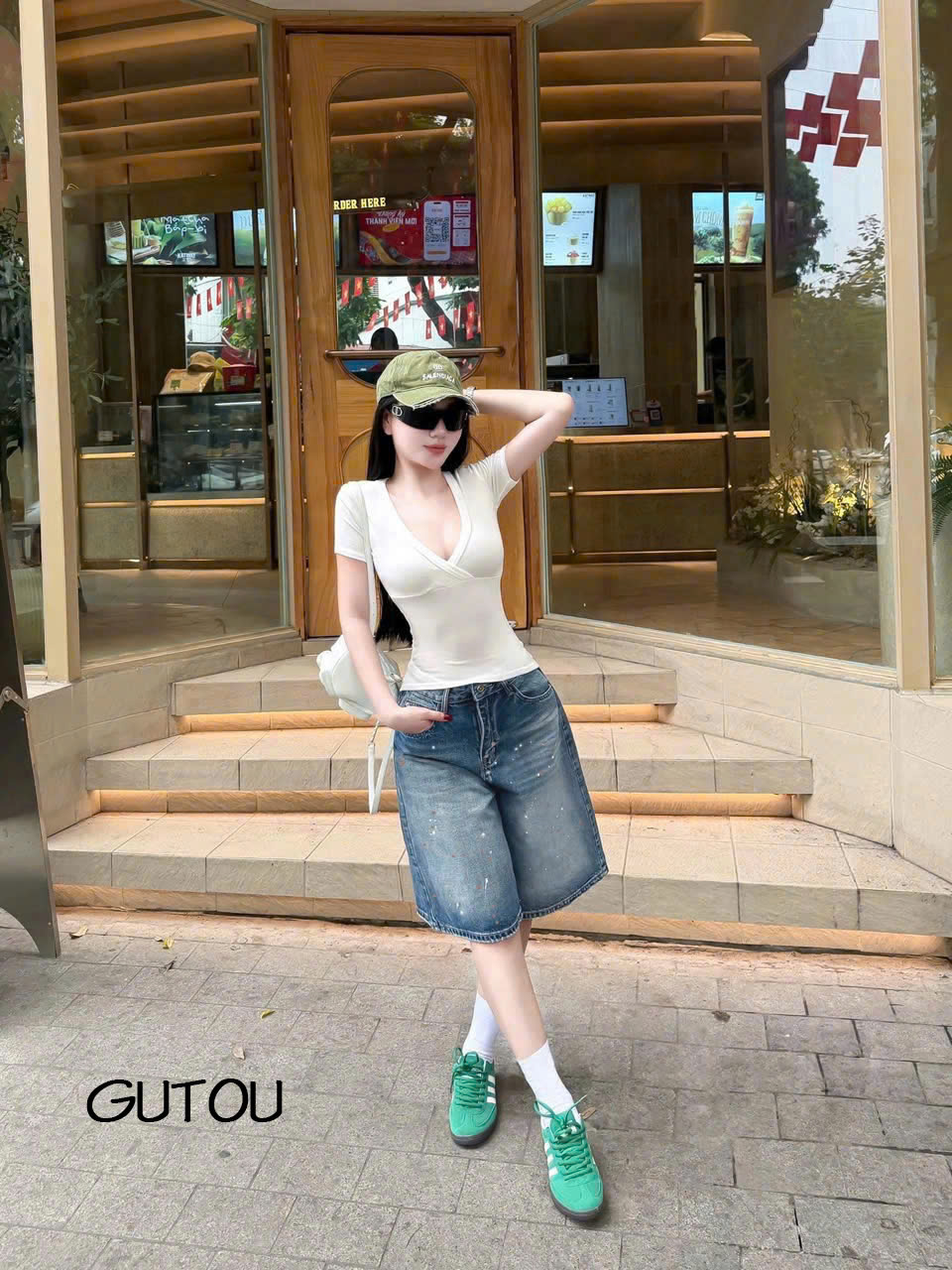 [ GUTOU ] Quần Jean Lửng Wash Xanh Vẩy Sơn Phối Chữ Peach Fit_thumbnail_1
