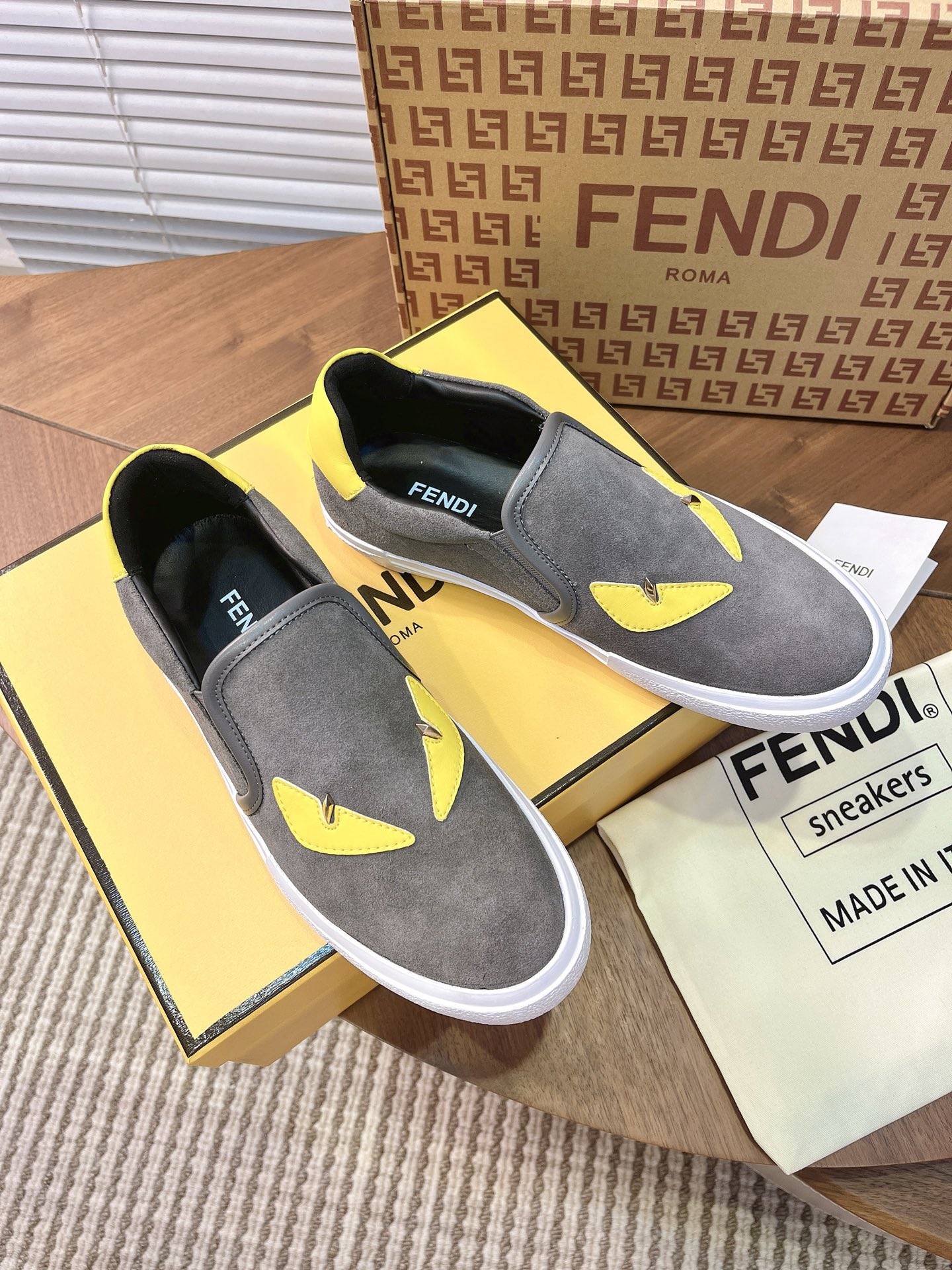 Giày Slipon Fendi
