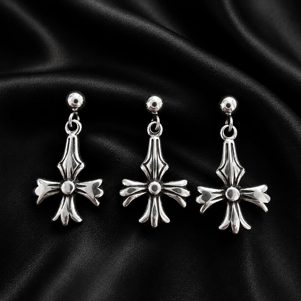 Khuyên kiểu chrome rơi chữ thập