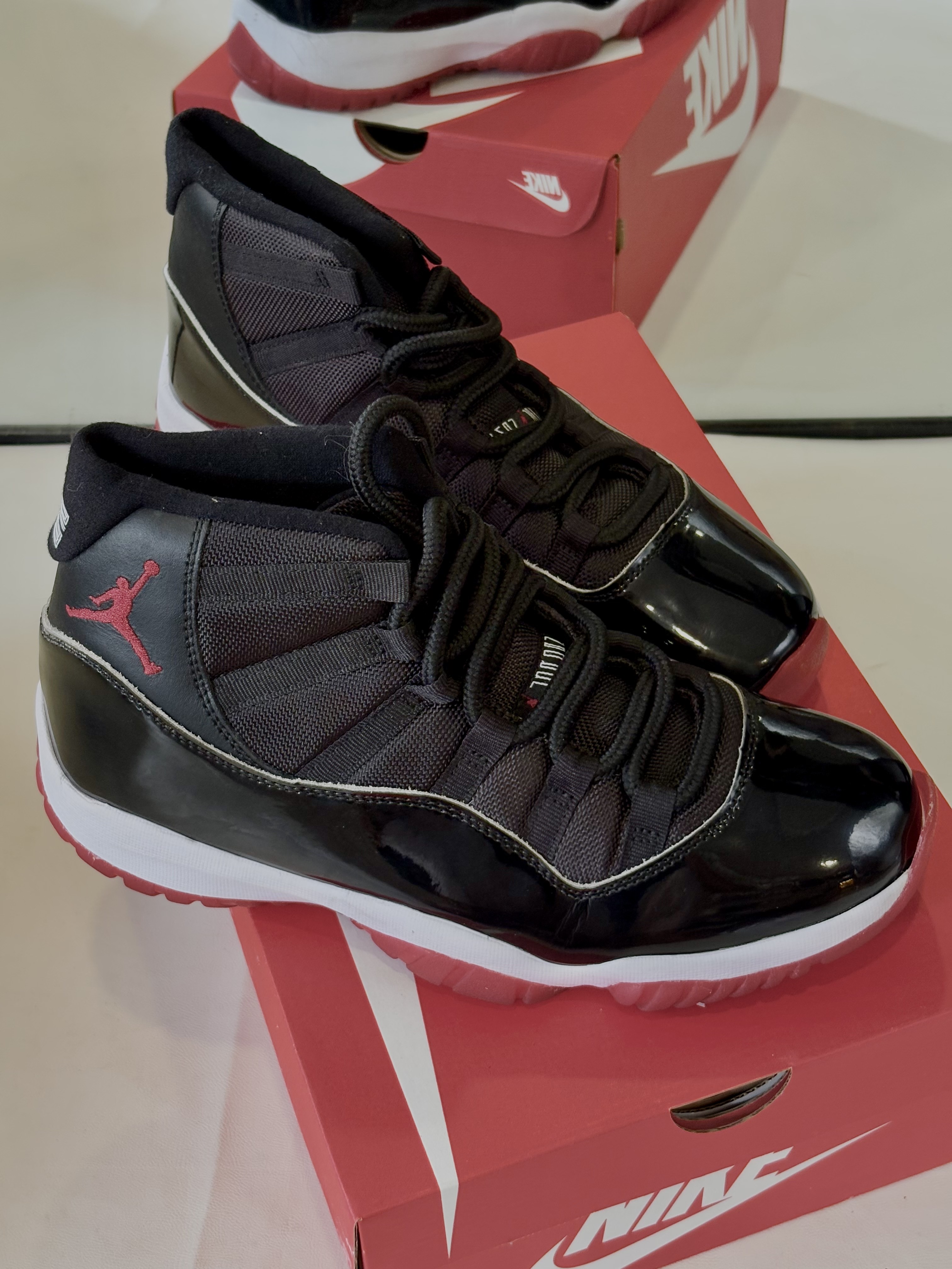 Nike Air Jordan 11 Retro Bred 378037-061_thumbnail_3