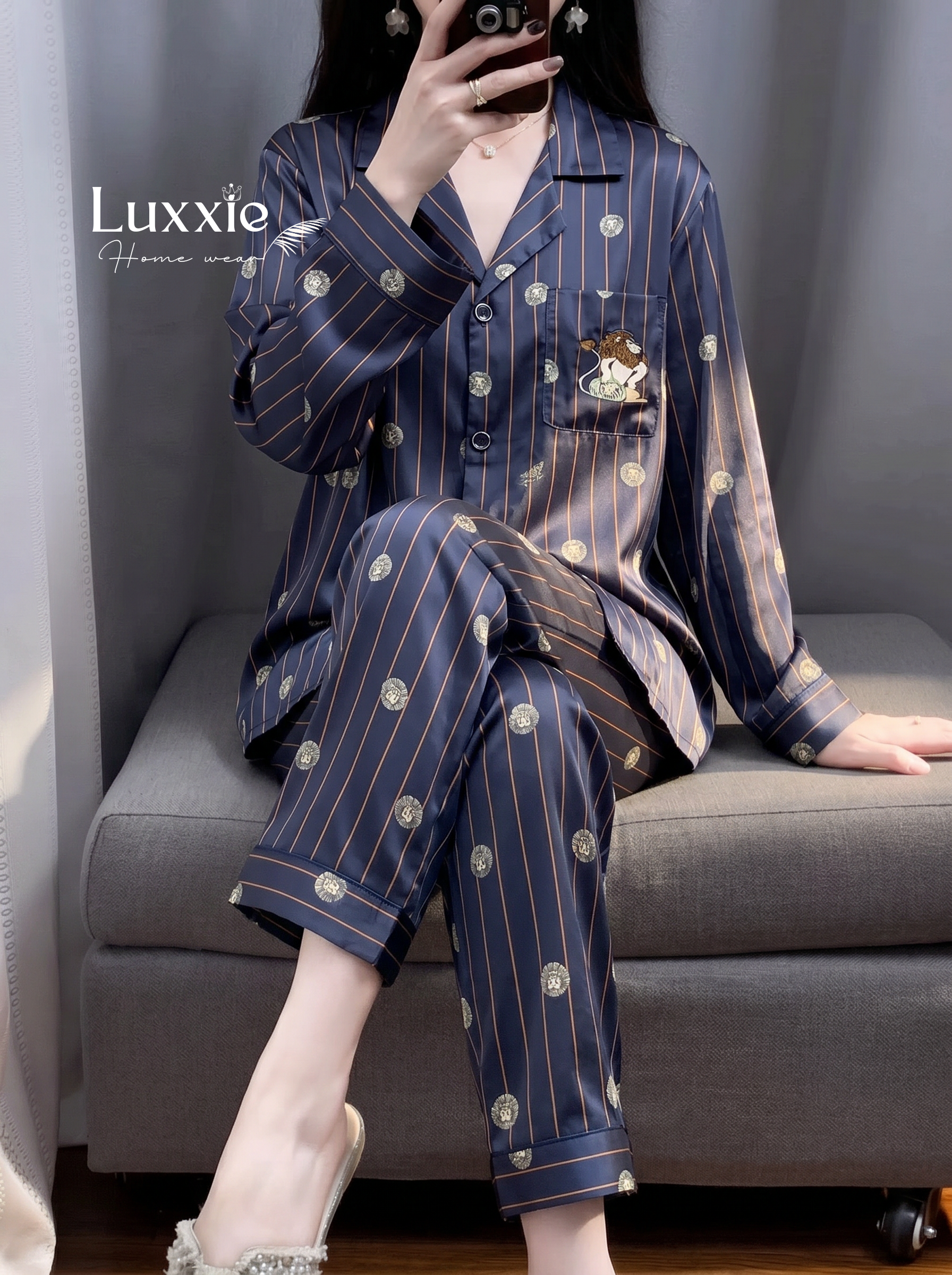 N138 Pijama lụa sọc họa tiết huy hiệu