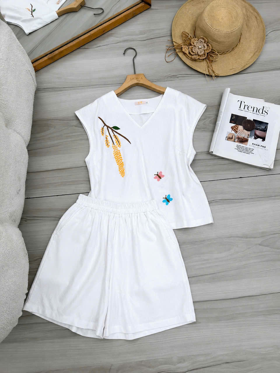 Bộ linen bột đùi áo cổ tim thêu lúa