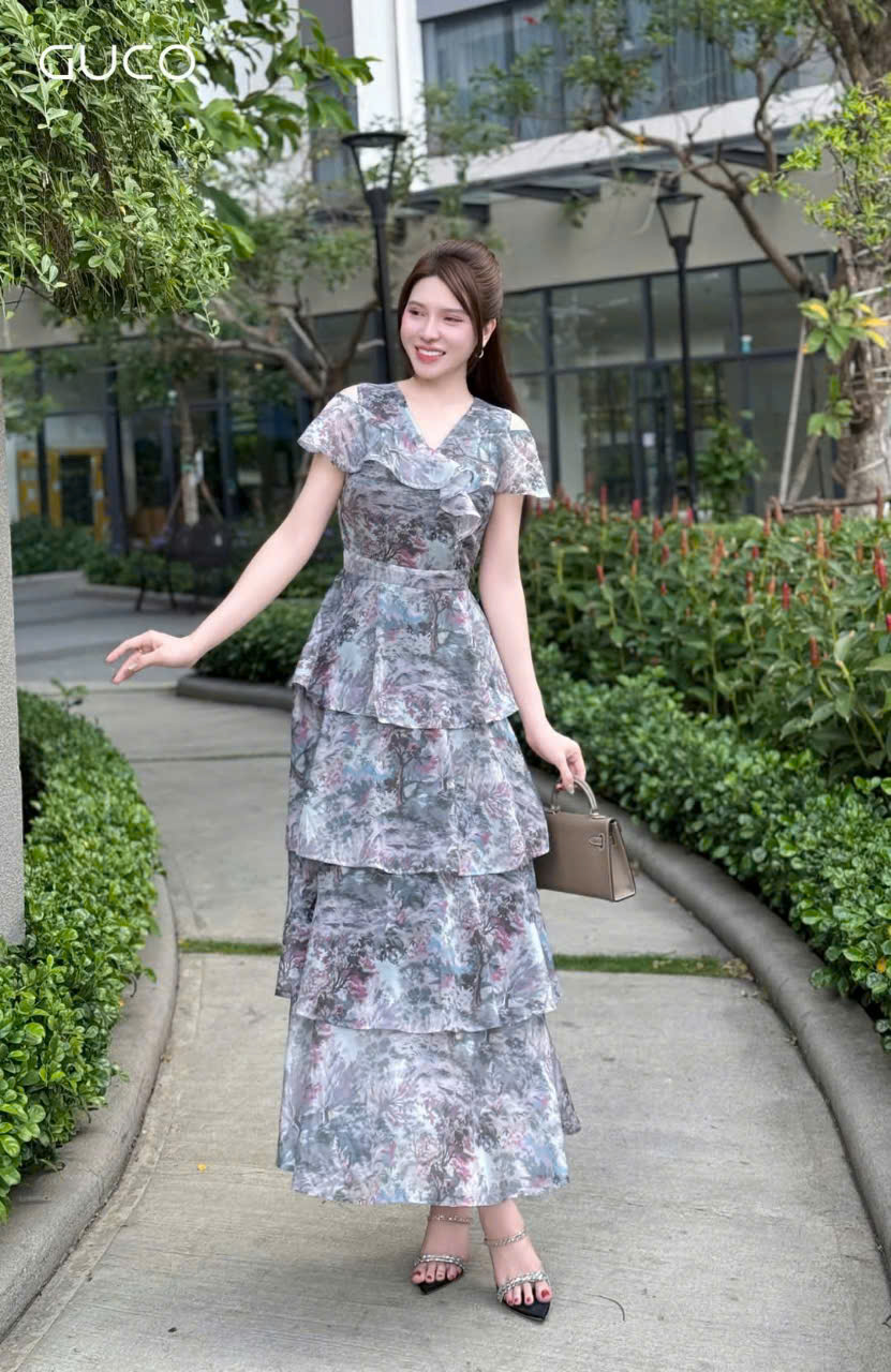 ĐẦM HOA MAXI RỚT VAI 4 TẦNG - XÁM