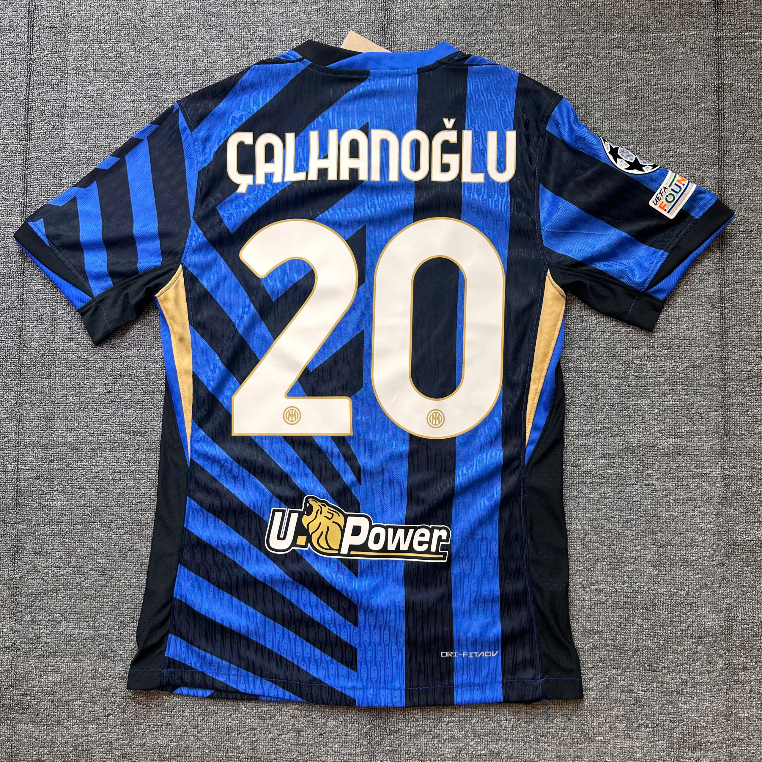 SALE 35 - Size: M