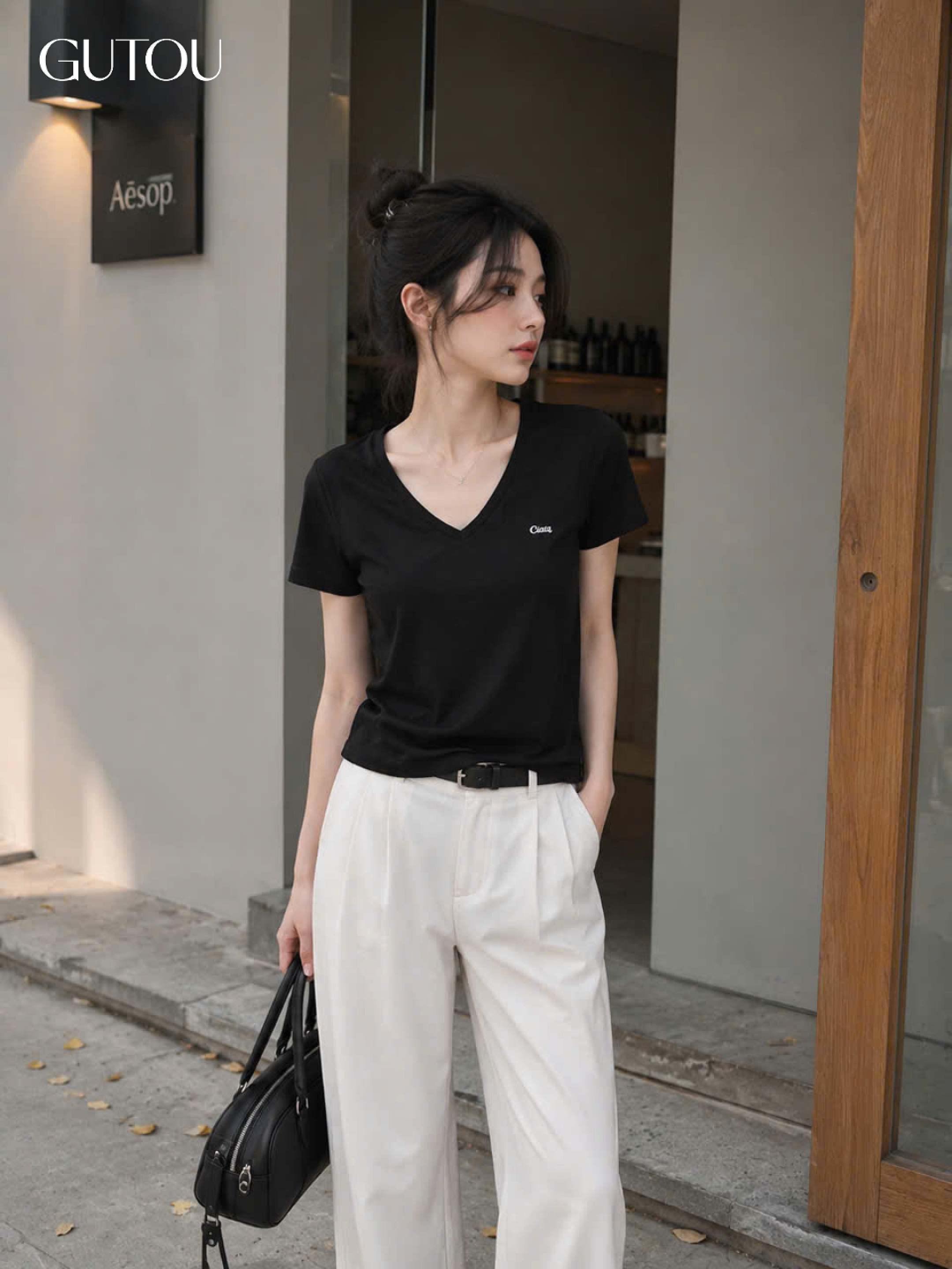 [ GUTOU ] Áo Thun Cổ V Thêu Logo Nổi Form Ôm Basic_thumbnail_4