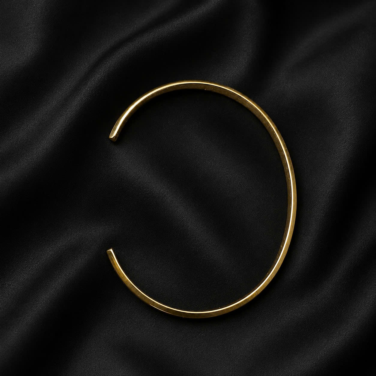 vòng tay titan cuff basic Daniel wellington vàng L.