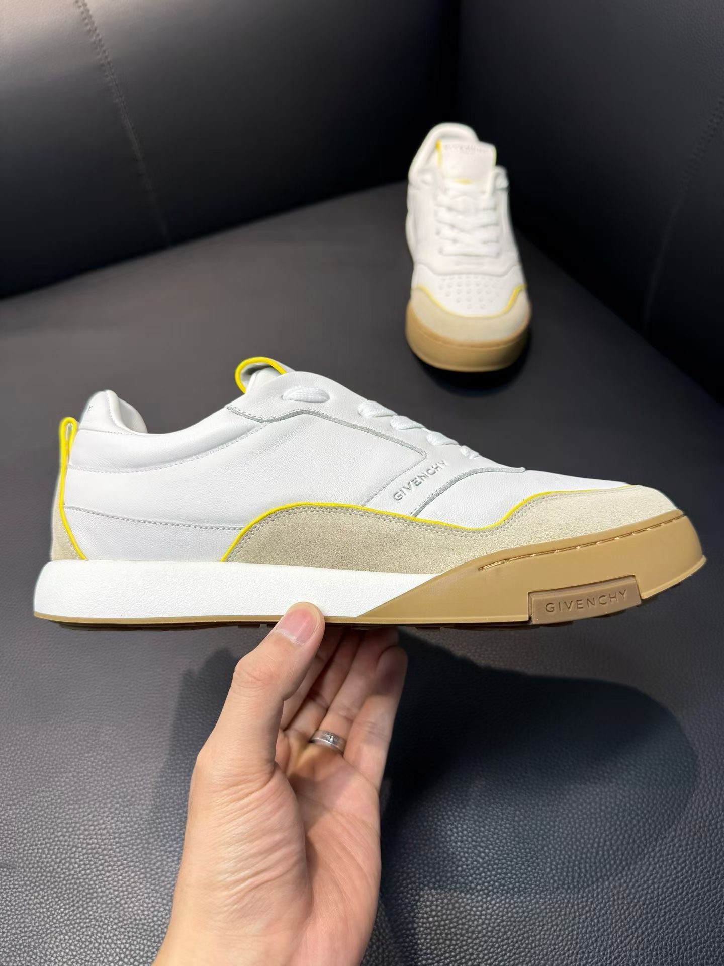 Giày Givency