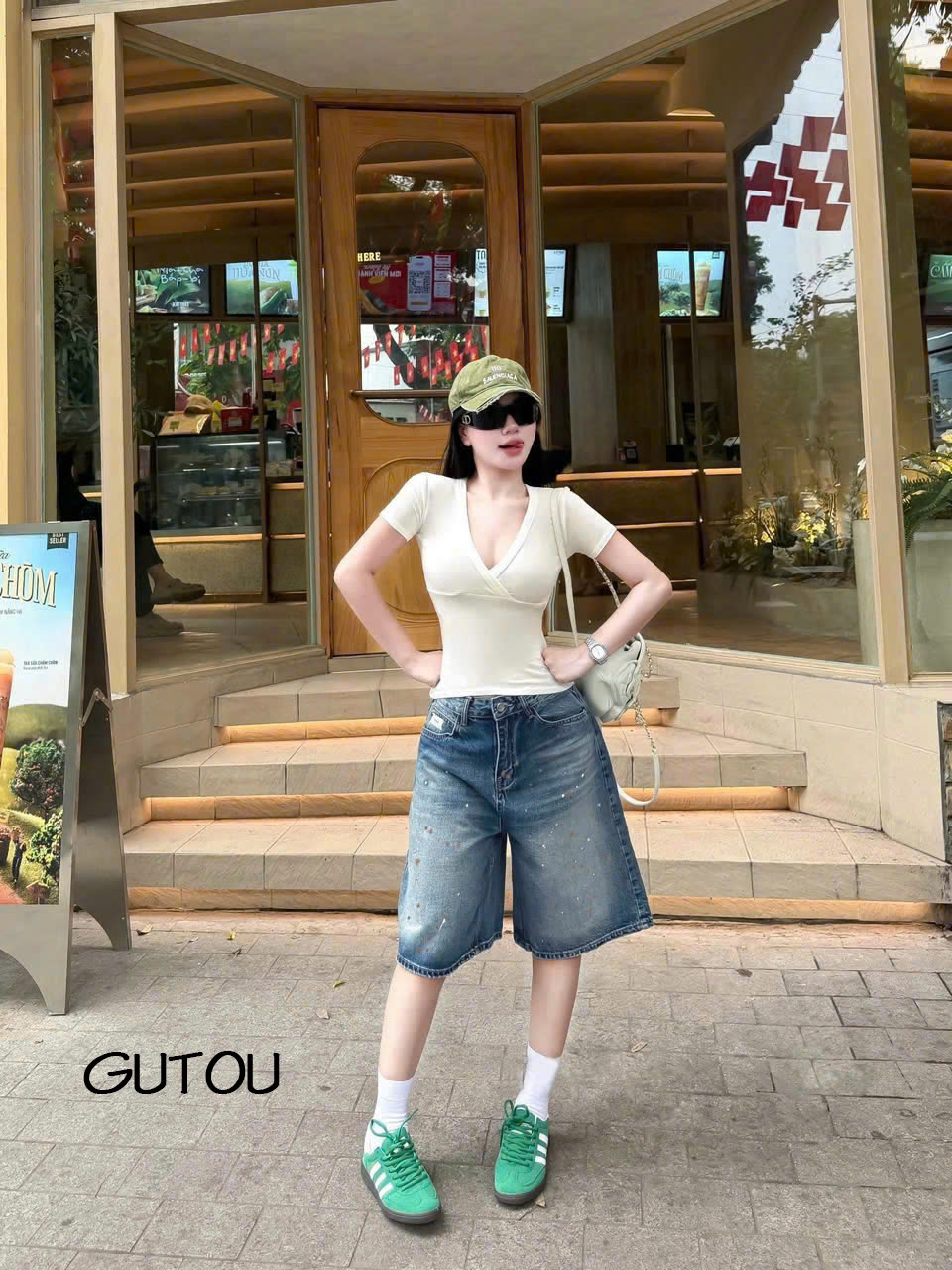 [ GUTOU ] Quần Jean Lửng Wash Xanh Vẩy Sơn Phối Chữ Peach Fit