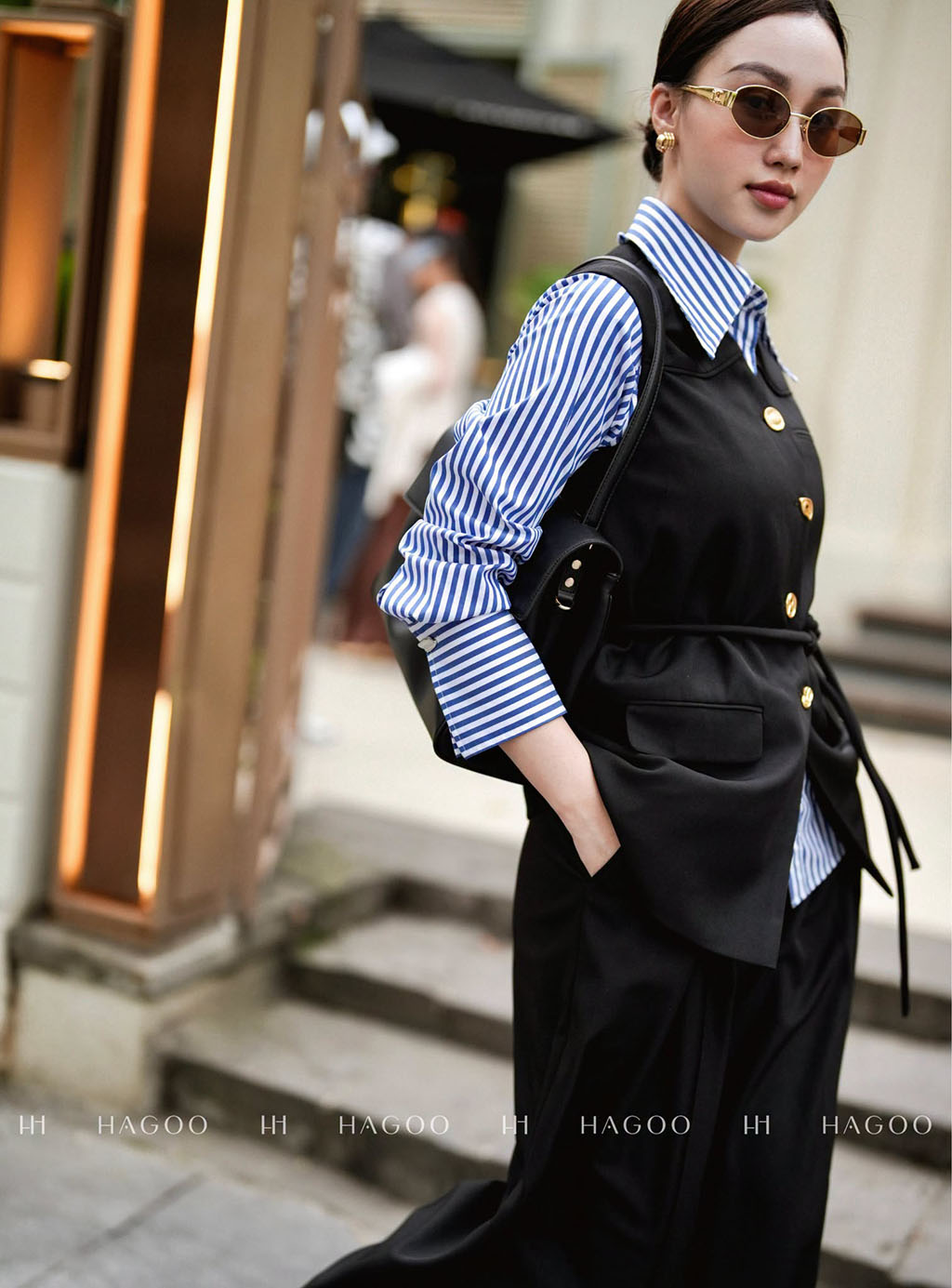 V-neck vest with shoulder pads