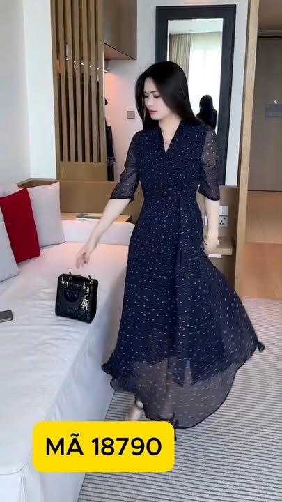 18790-Đầm xòe  voan bi xanh đen tay lở  ( voan,lót)