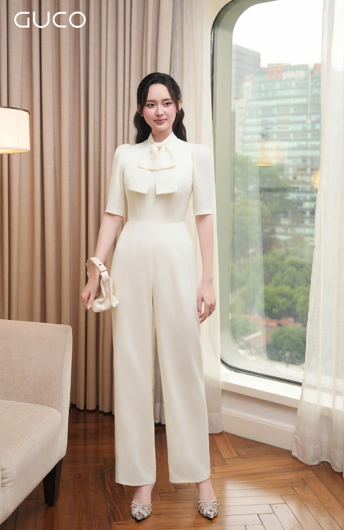 JUMPSUIT CỔ NƠ ỐNG SUÔNG - KEM