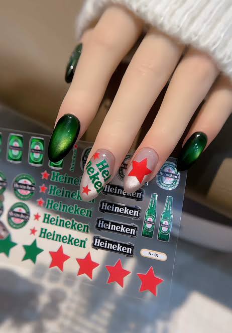 💅🏻 Bắt trend Heineken phiên bản nail: Xanh xanh + đỏ đỏ lên móng vừa lạ vừa cưng 💚❤️