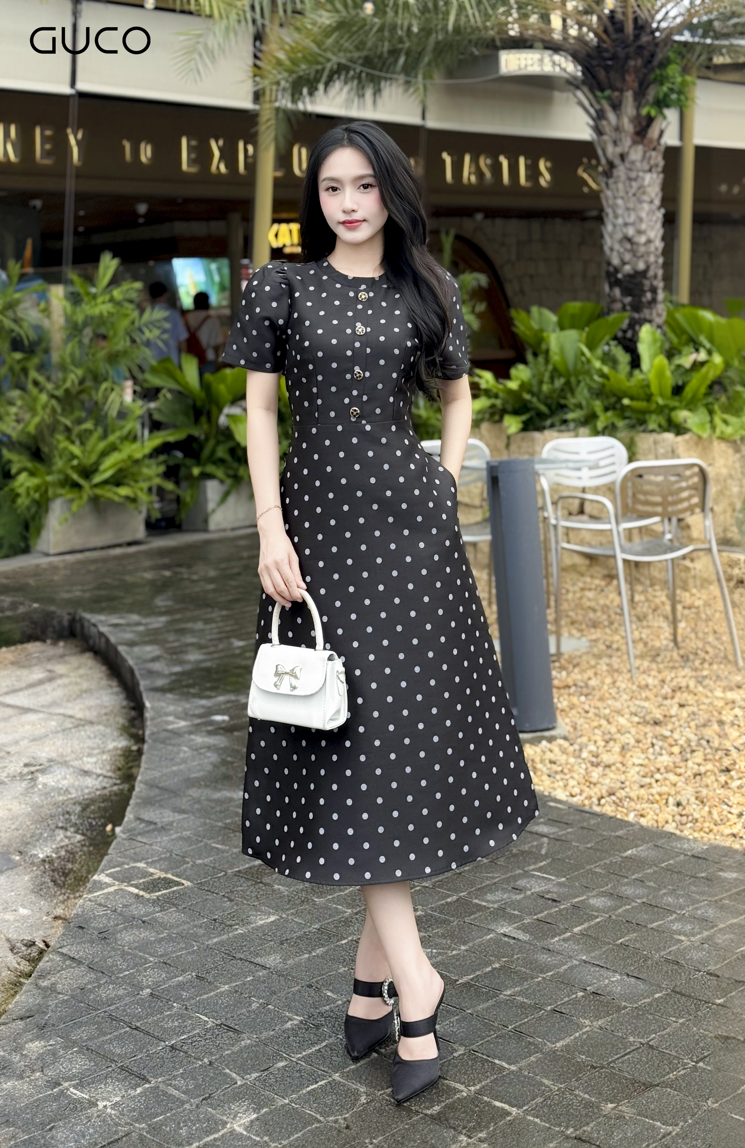 ĐẦM CHẤM BI ĐEN CỔ TRÒN - ĐEN