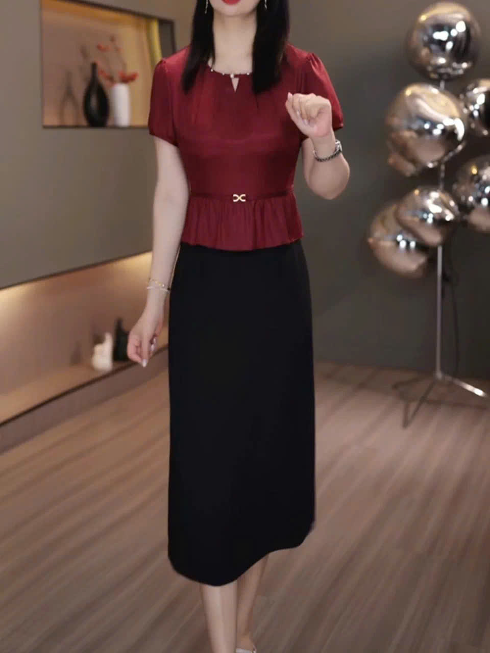 18629-Đầm liền peplum đỏ đen ngắn tay cổ khoét kết hạt ( lụa, lót)