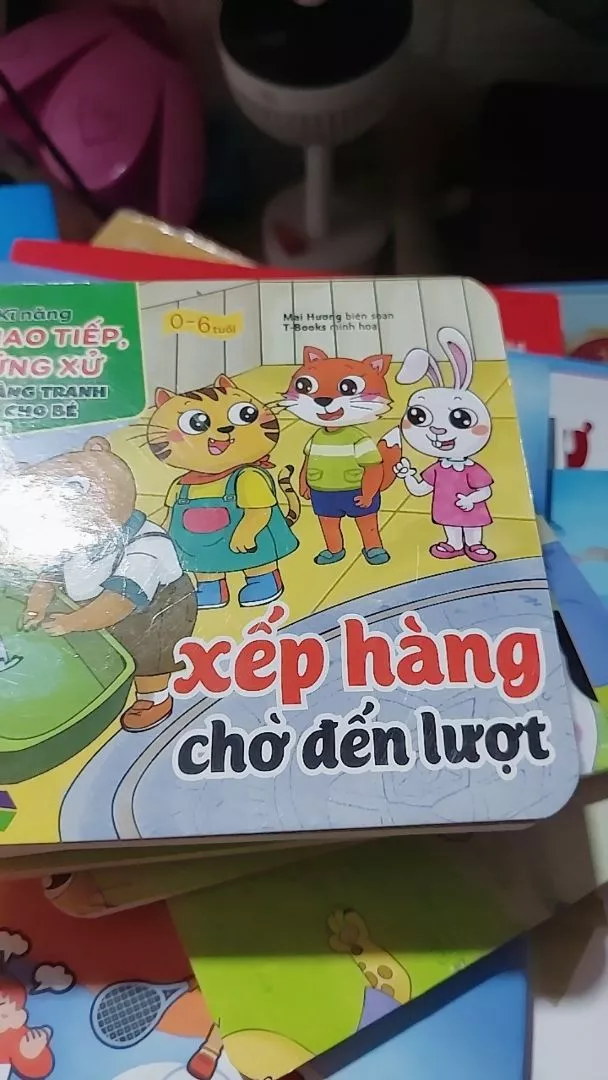 Bé con rất thích xem. _2
