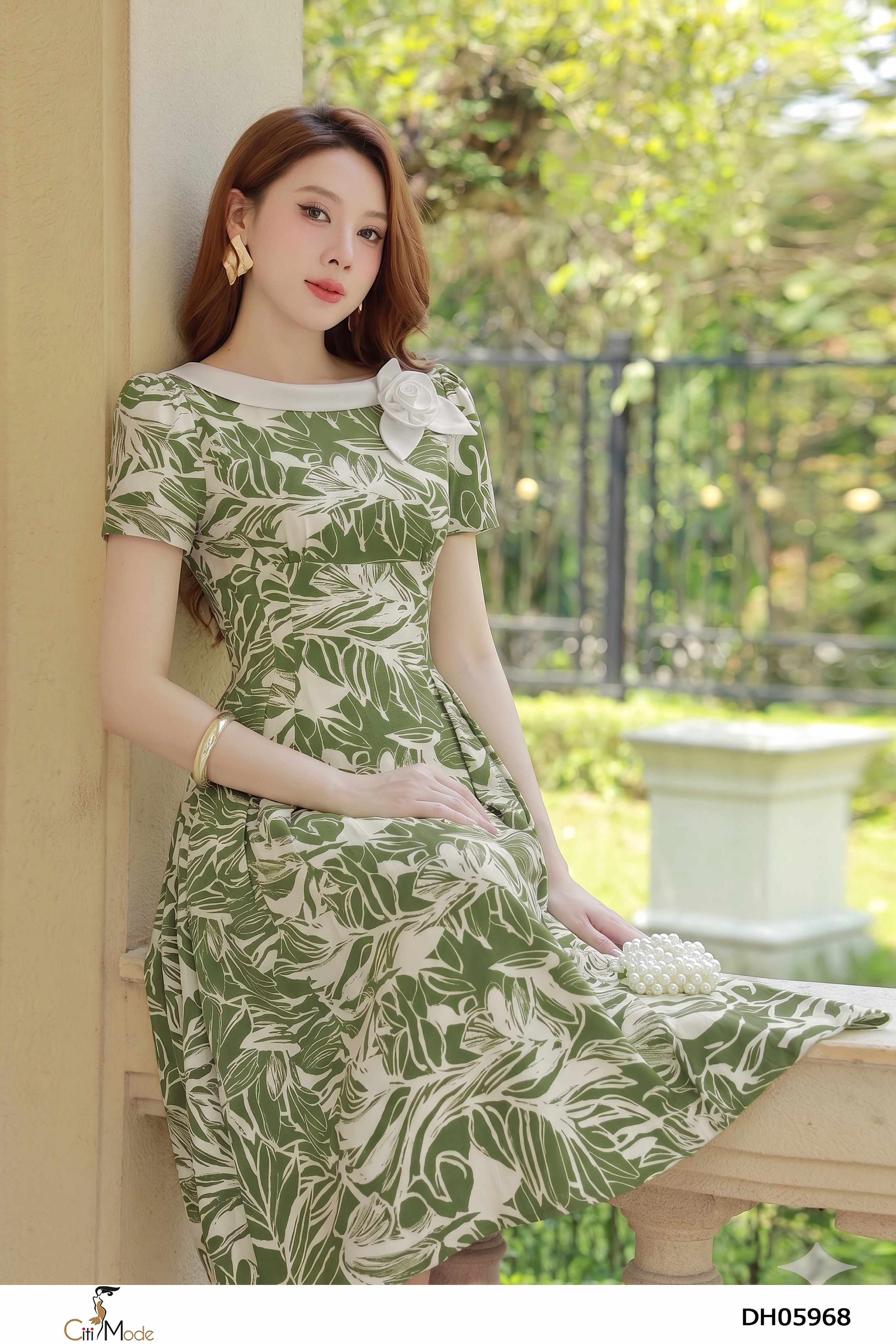 Đầm xòe hoa xanh cổ phối trắng kem hoa tay ngắn