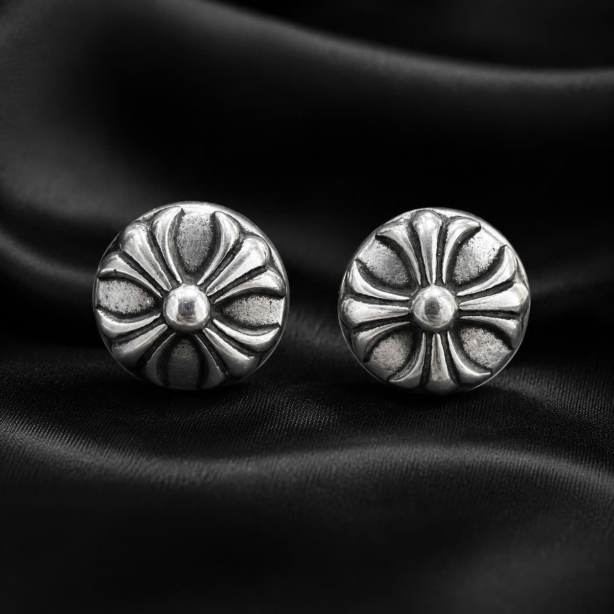 khuyên kiểu chrom heart tròn
