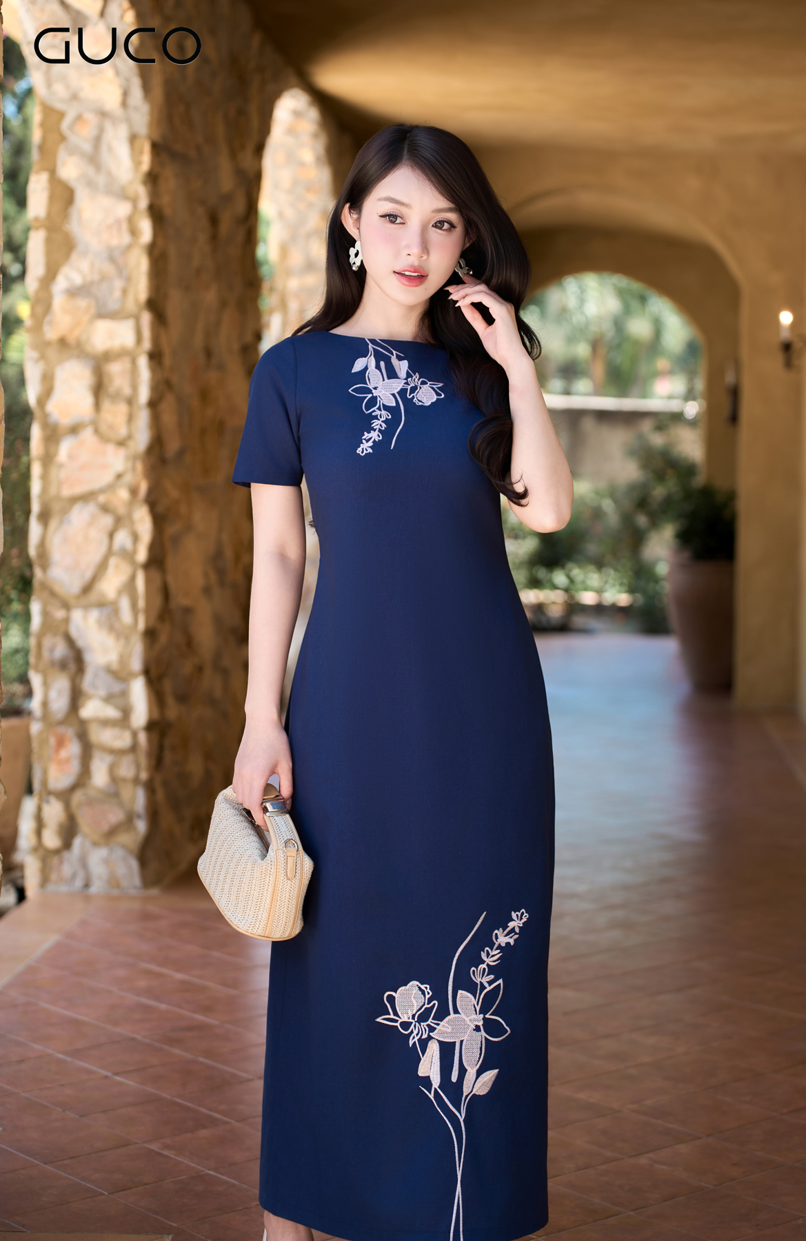 GUCO Đầm Suông Navy Thêu Hoa_thumbnail_1