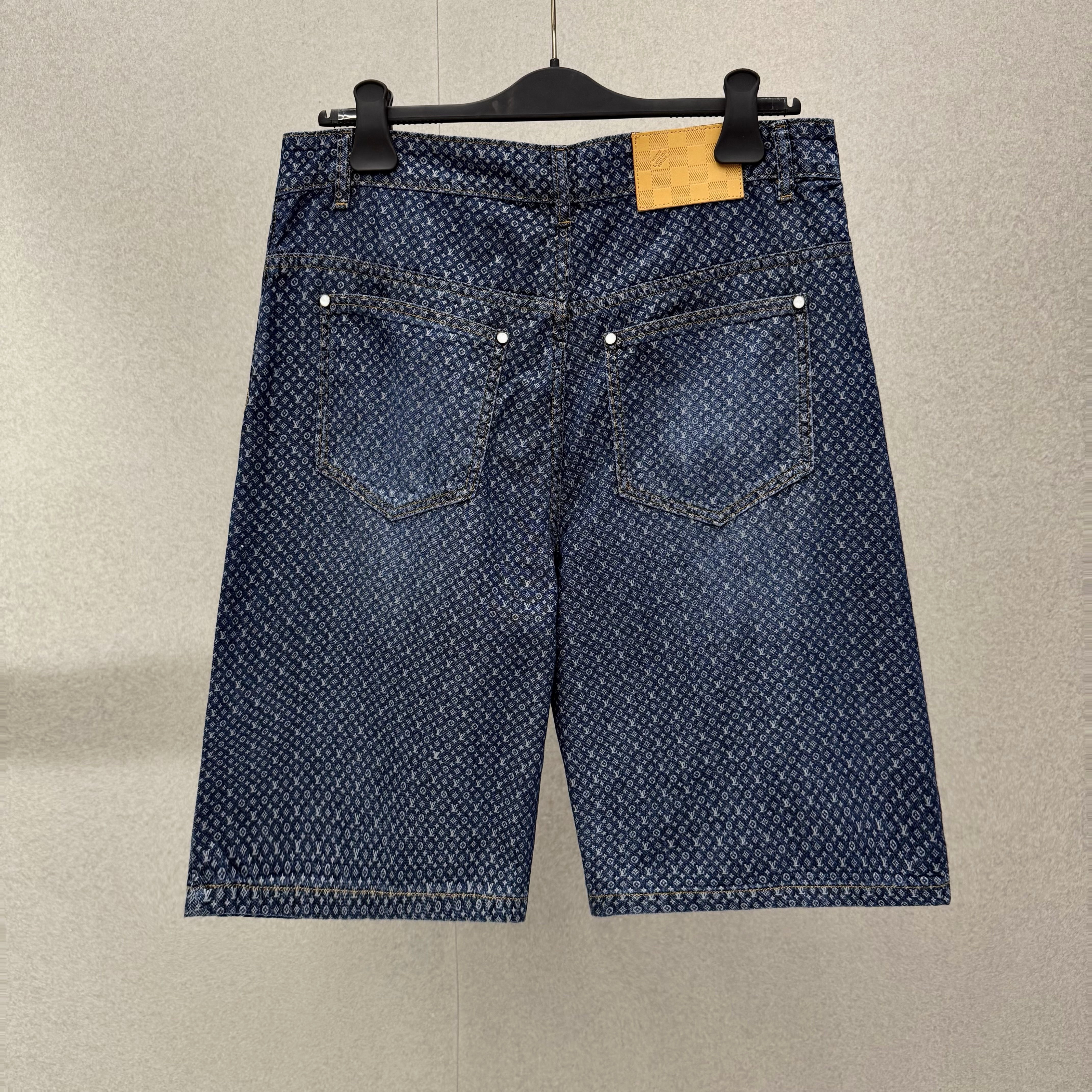 Quần Short LV 