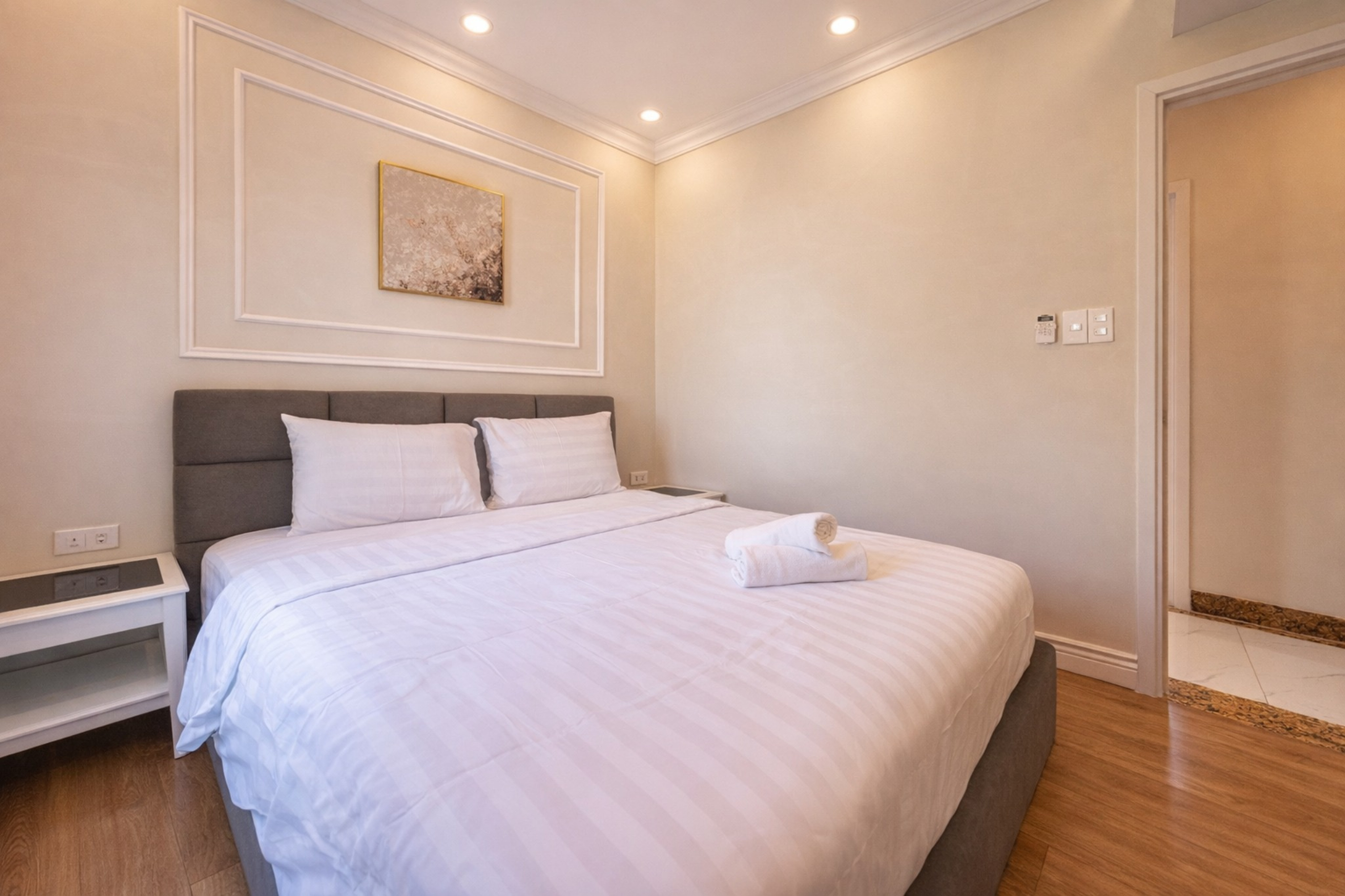 the-moon-villa-novaworld-phan-thiet-bedroom-queen-02-4000px