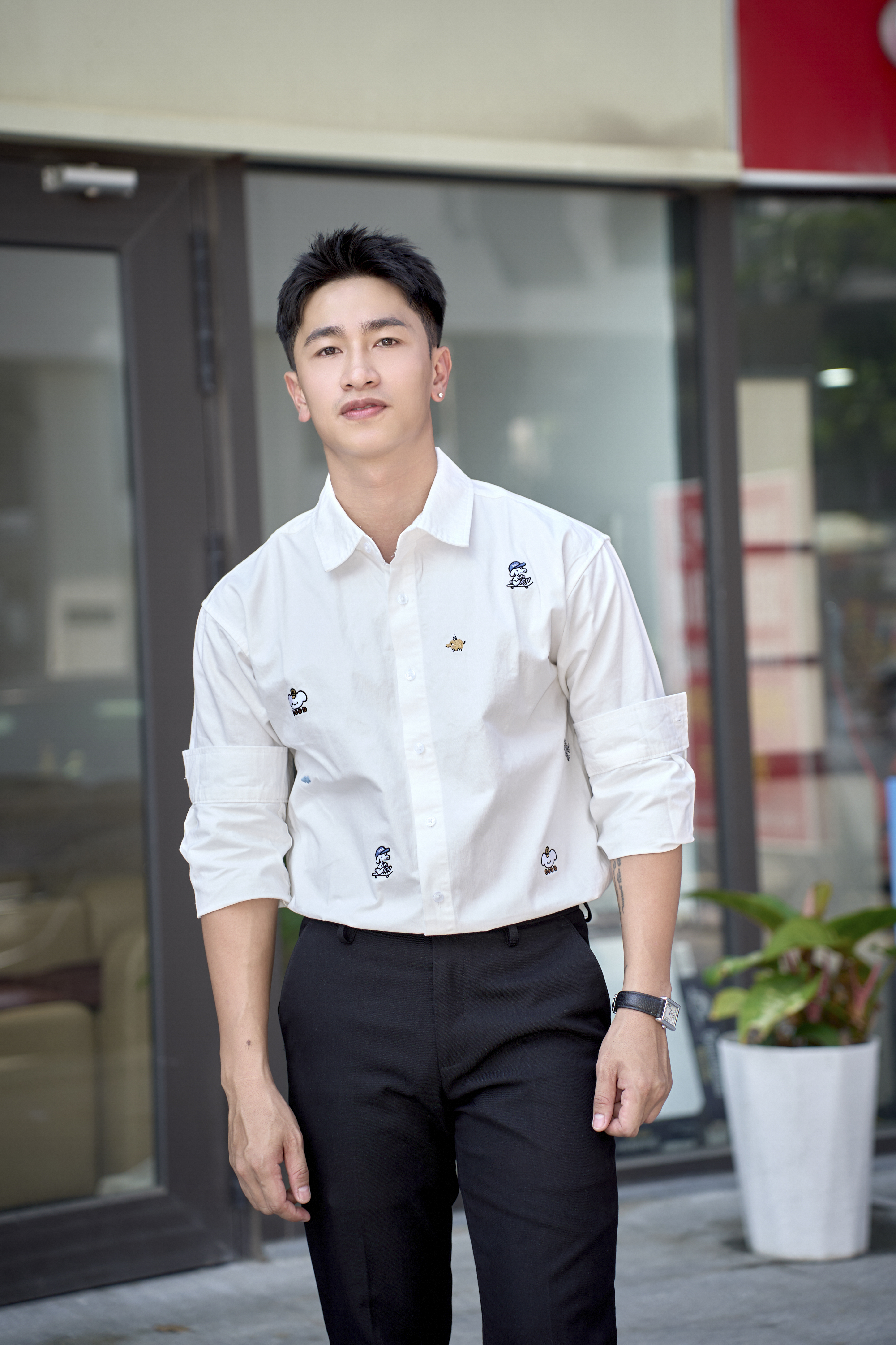 SA115 - Áo sơ mi nam dài tay thêu họa tiết hoạt hình phong cách Nhật Bản, dáng rộng, màu trắng xanh nhạt_thumbnail_3