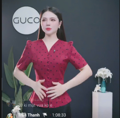 GUCO Áo Cổ V Đỏ Chấm Bi Nút Bọc