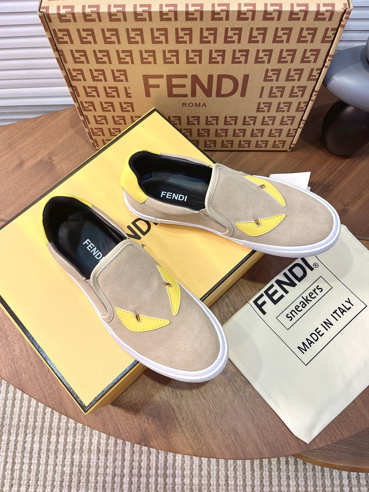 Giày Slipon Fendi