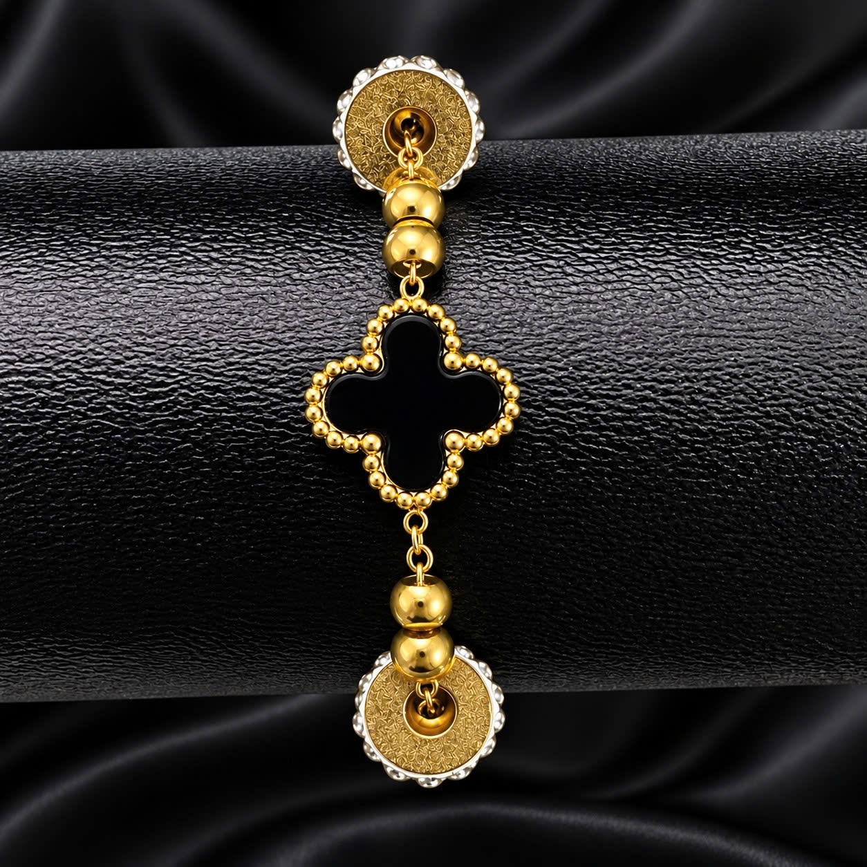 Vòng tay van cleef đá đen xen kẽ vòng kim cương màu vàng