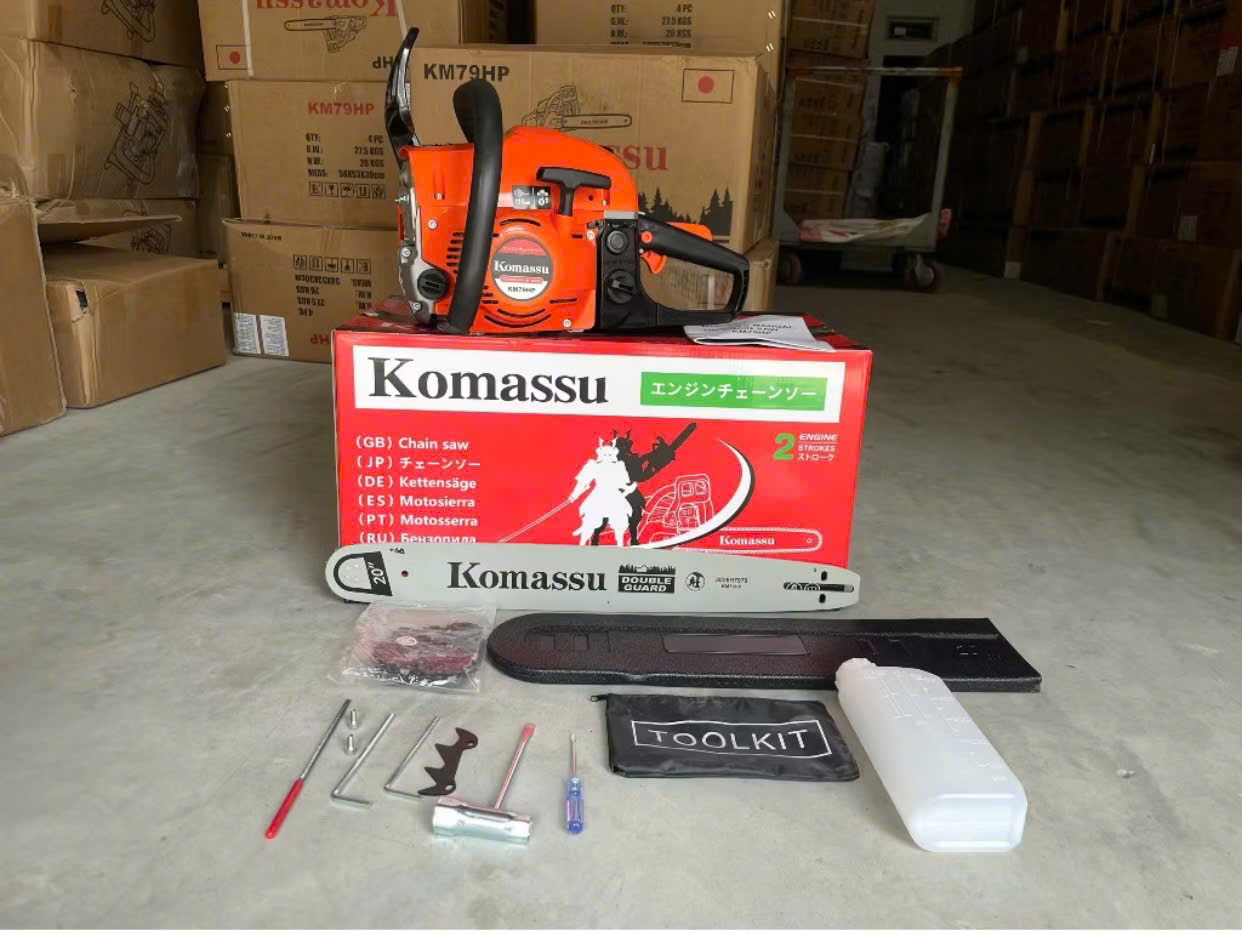 Cưa Xích KOMASU KM7900 Chạy Xăng – Máy Cưa Cây, Cưa Gỗ