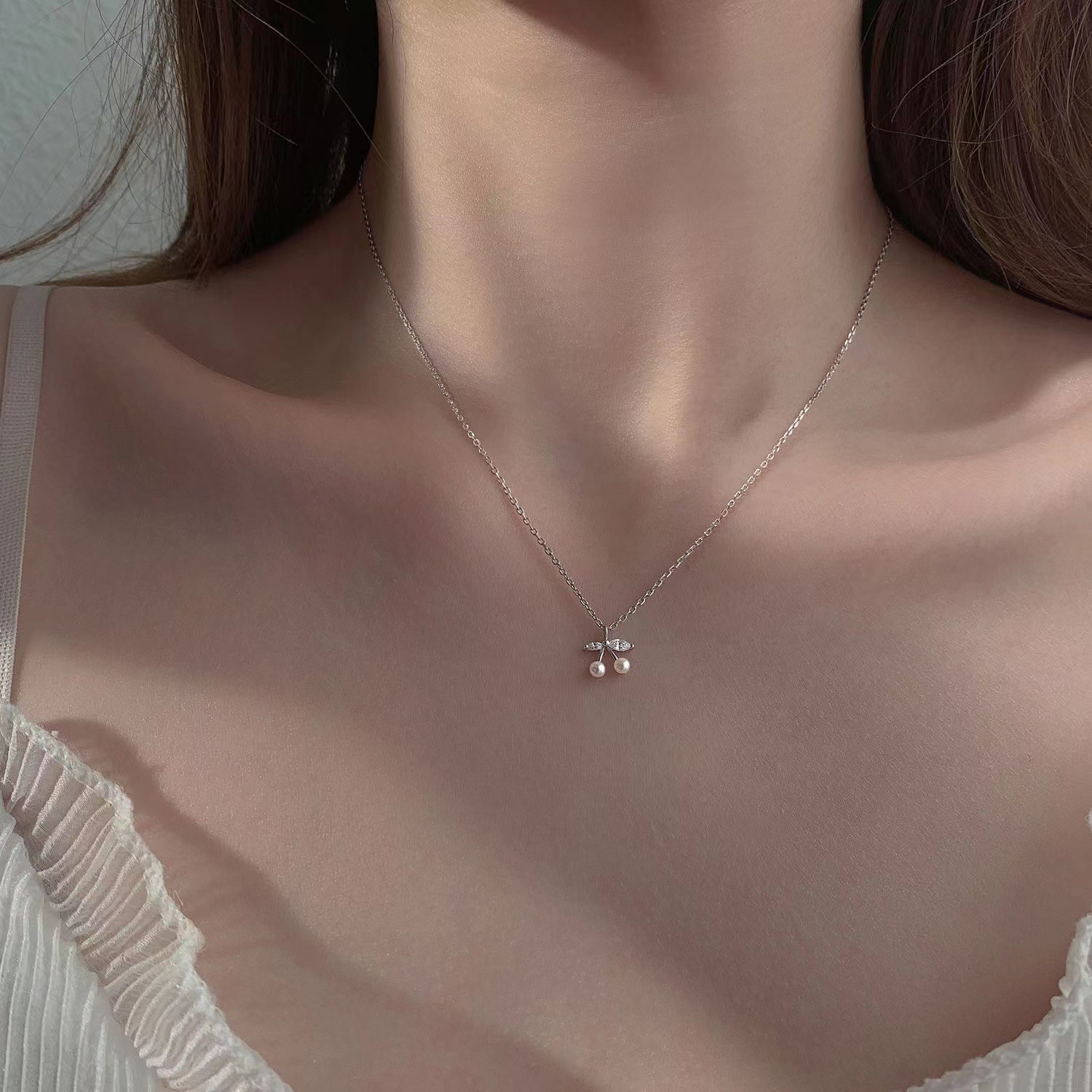 Dây chuyền ngọc trai và anh đào dành cho nữ, thanh lịch và nữ tính, hoàn hảo cho vẻ ngoài tinh tế và kín đáo