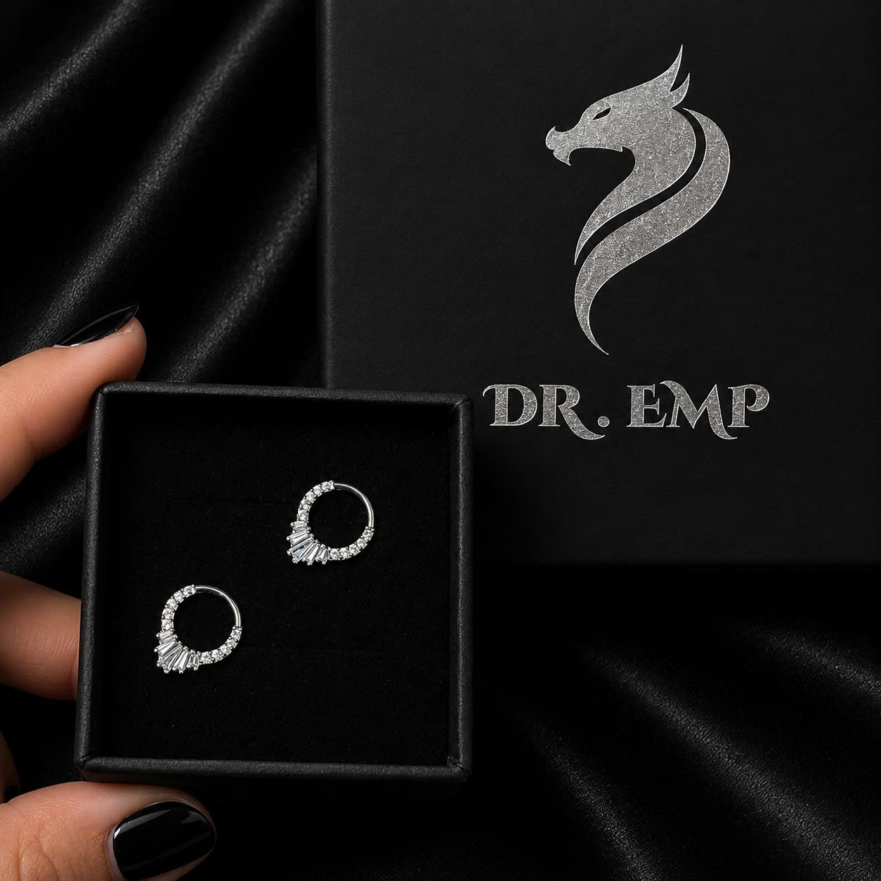 Daith titan đá vòm nhọn trắng 8mm._thumbnail_2