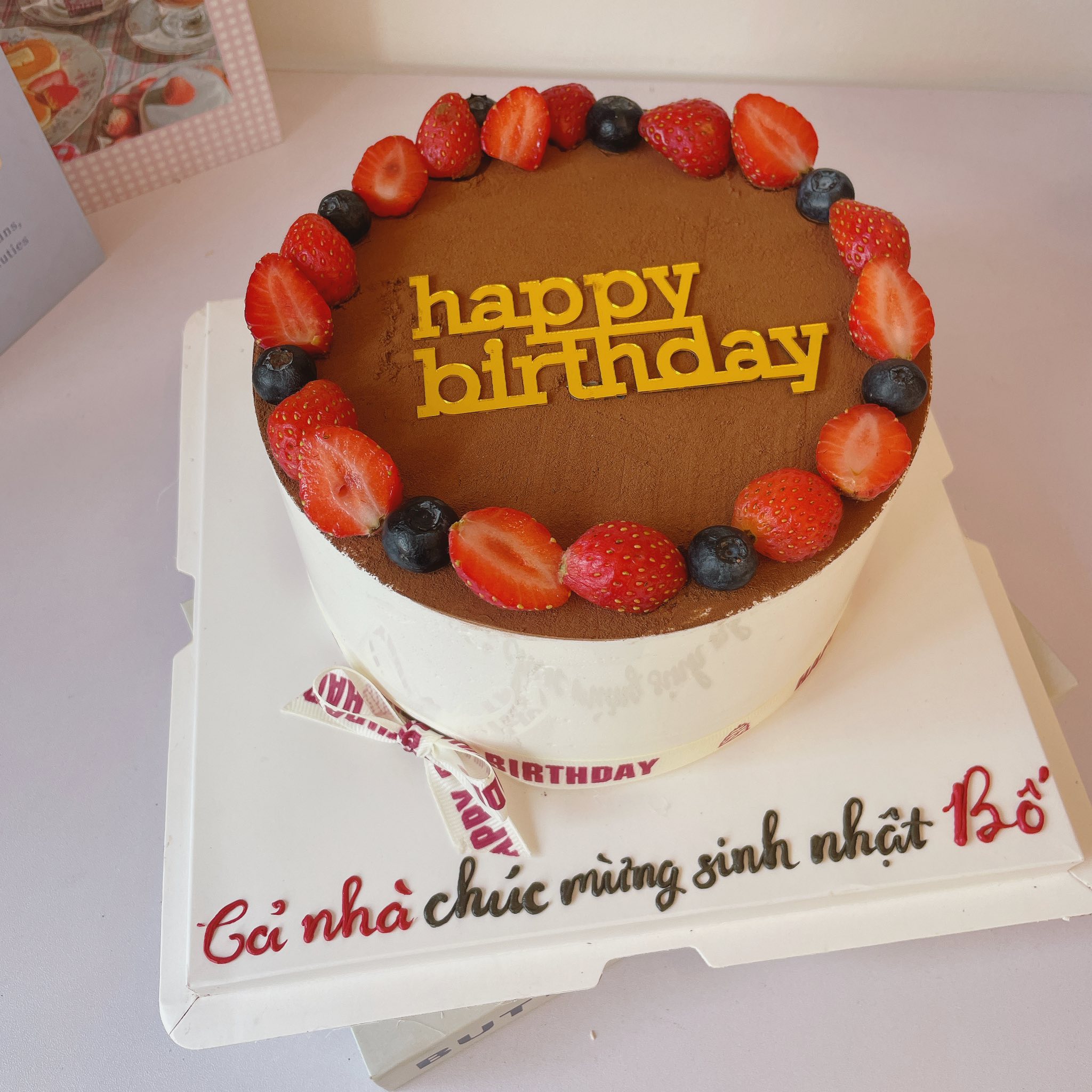 Bánh tiramisu trang trí dâu tây - TM010