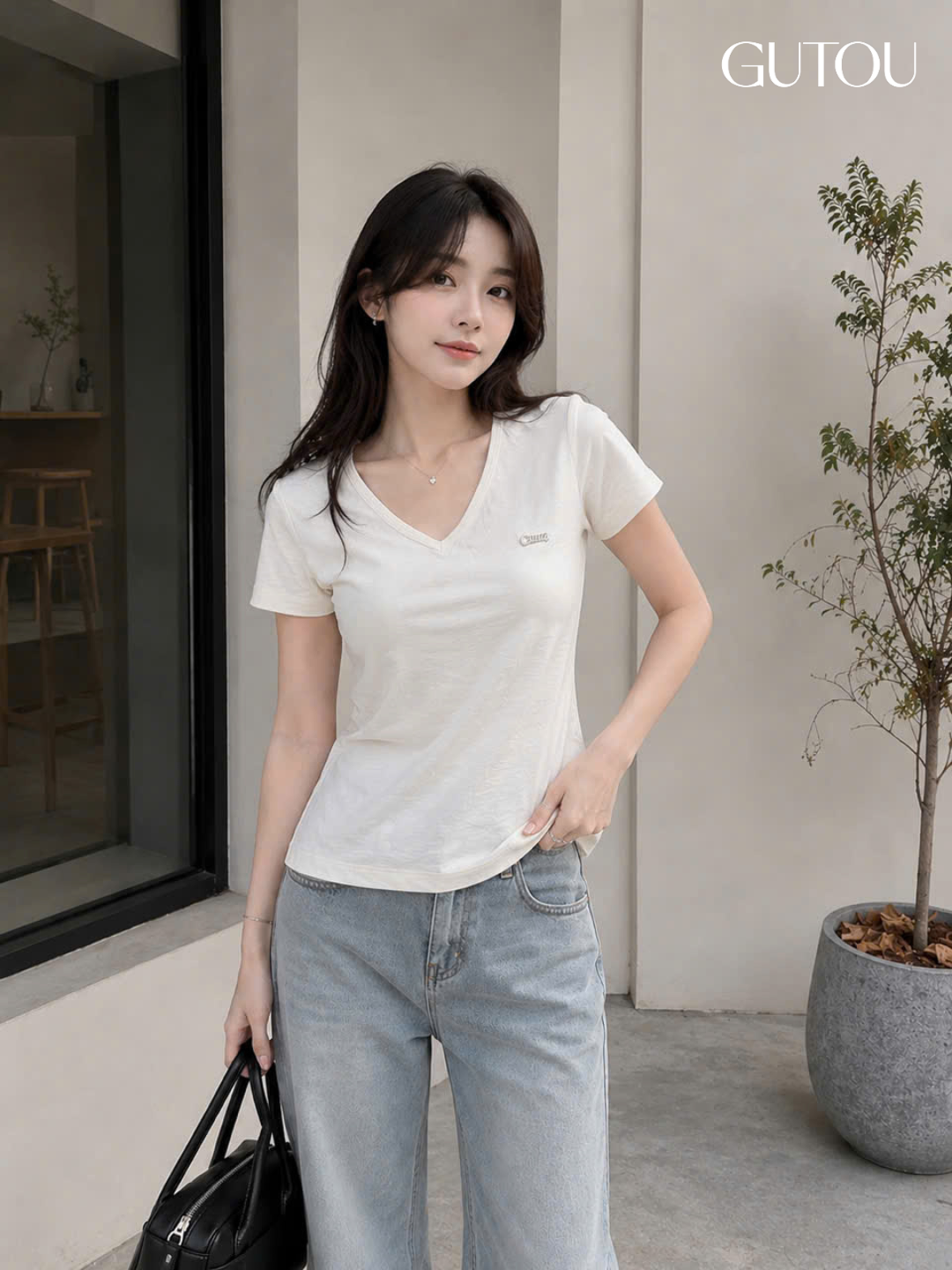 [ GUTOU ] Áo Thun Cổ V Thêu Logo Nổi Form Ôm Basic
