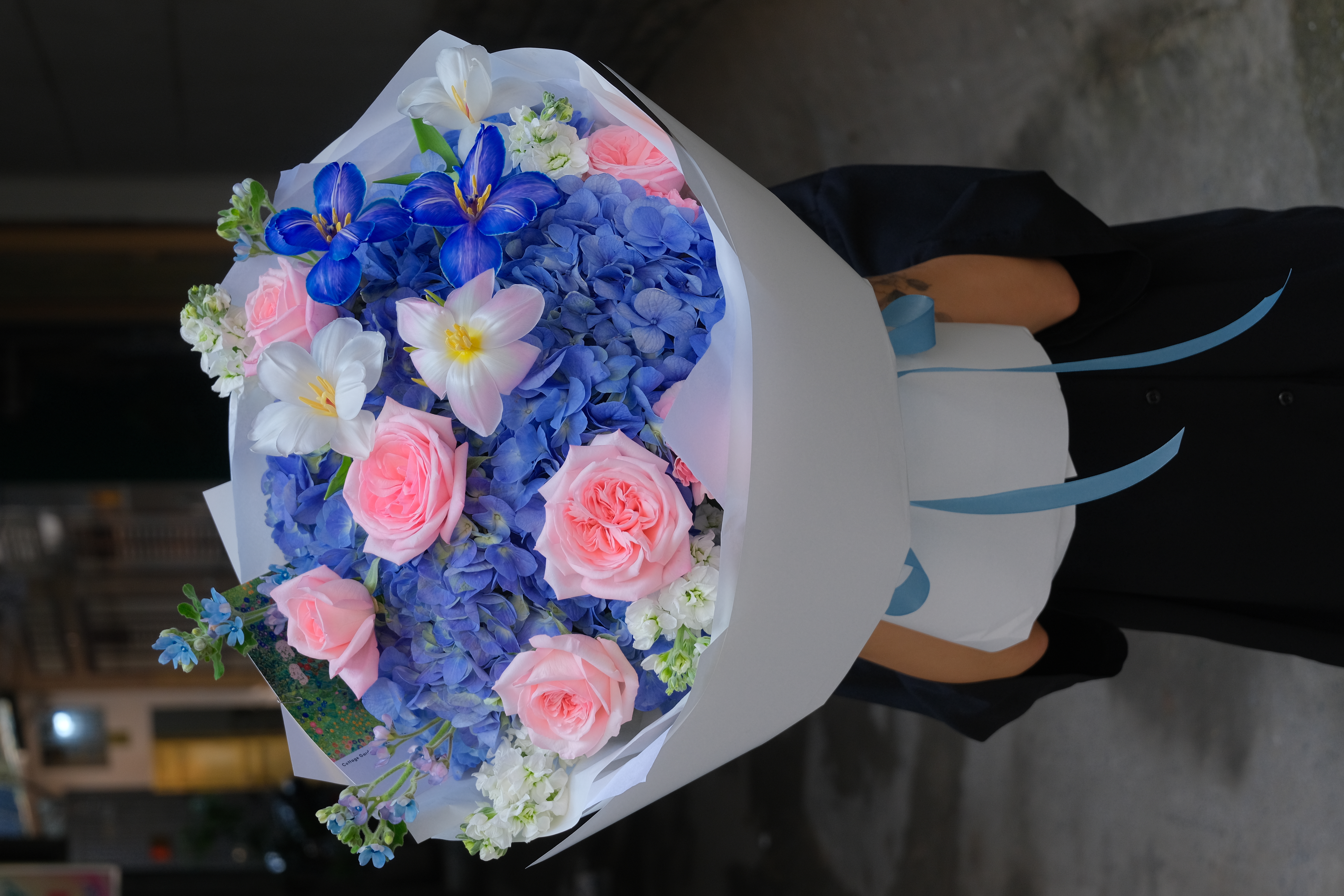 Bó Tú cầu xanh blue mix hoa hồng, tulip - size L