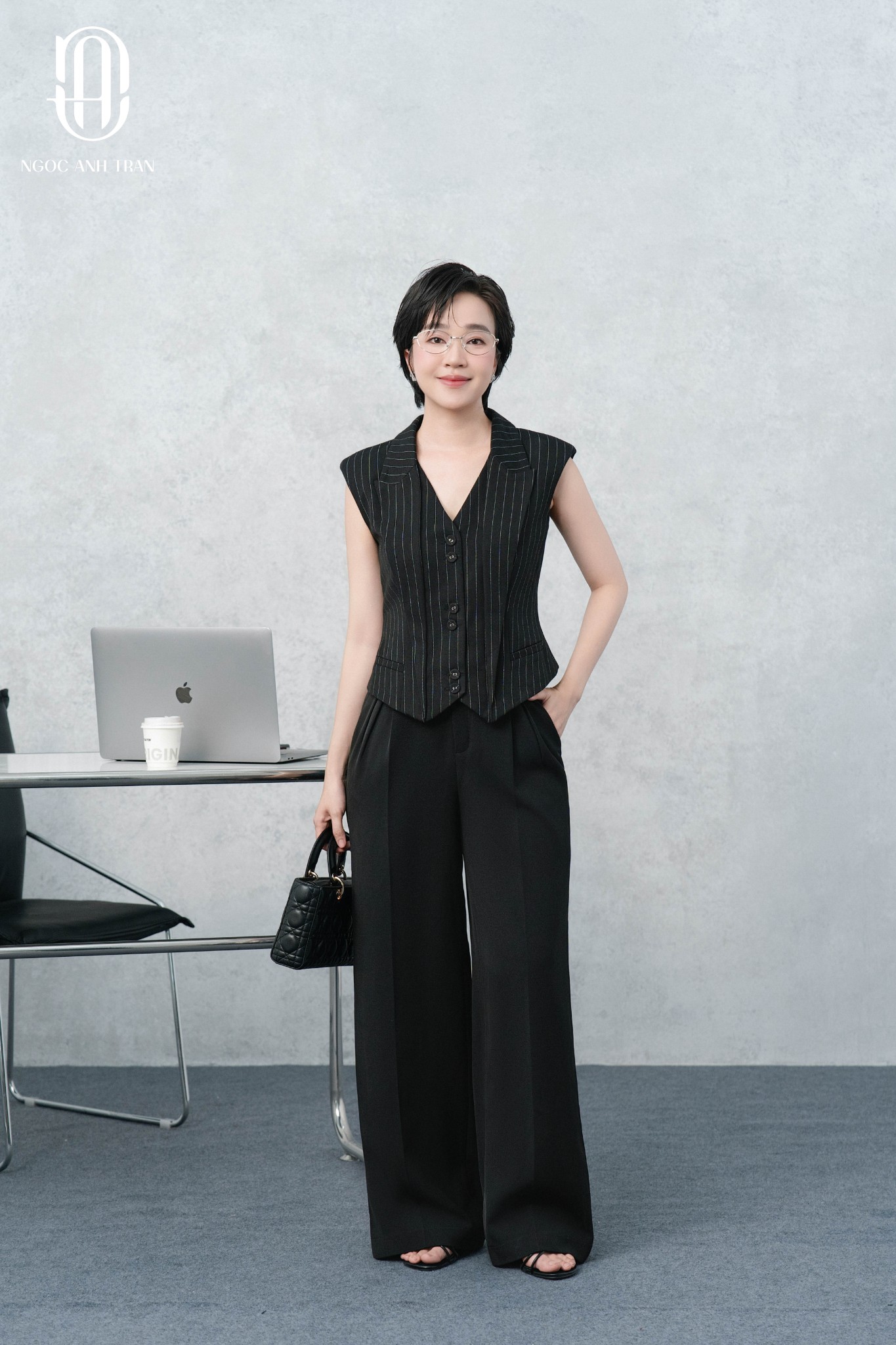 A288 - Áo gile đen cổ vest