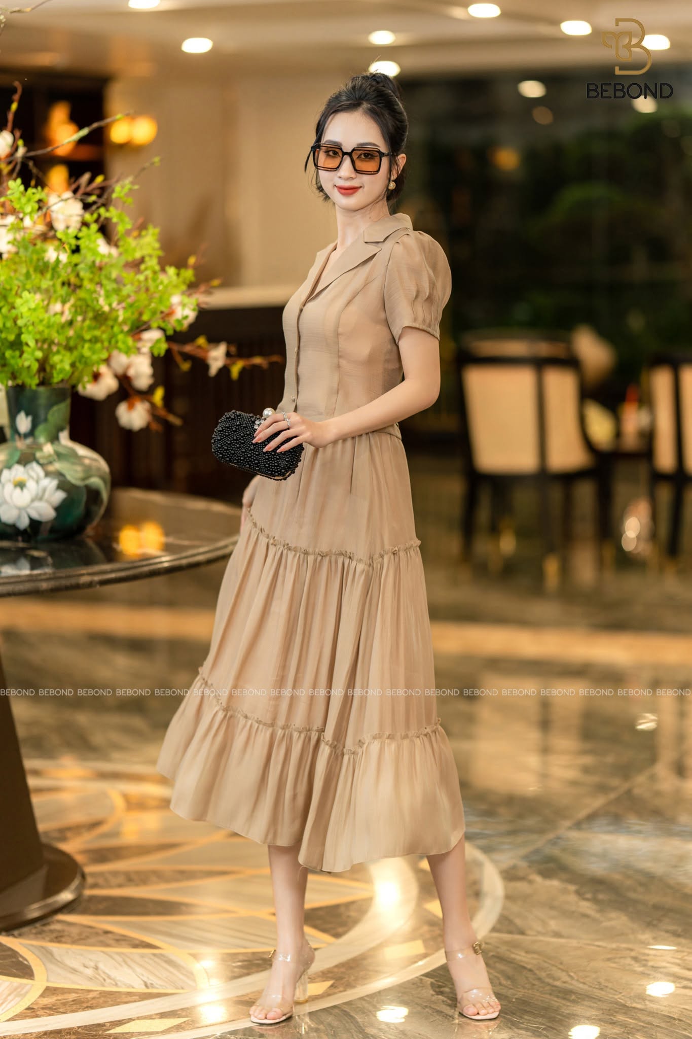 SET BỘ ÁO KÝ GIẢ CHÂN VÁY XÒE NÂU TÂY LADONNA_thumbnail_1