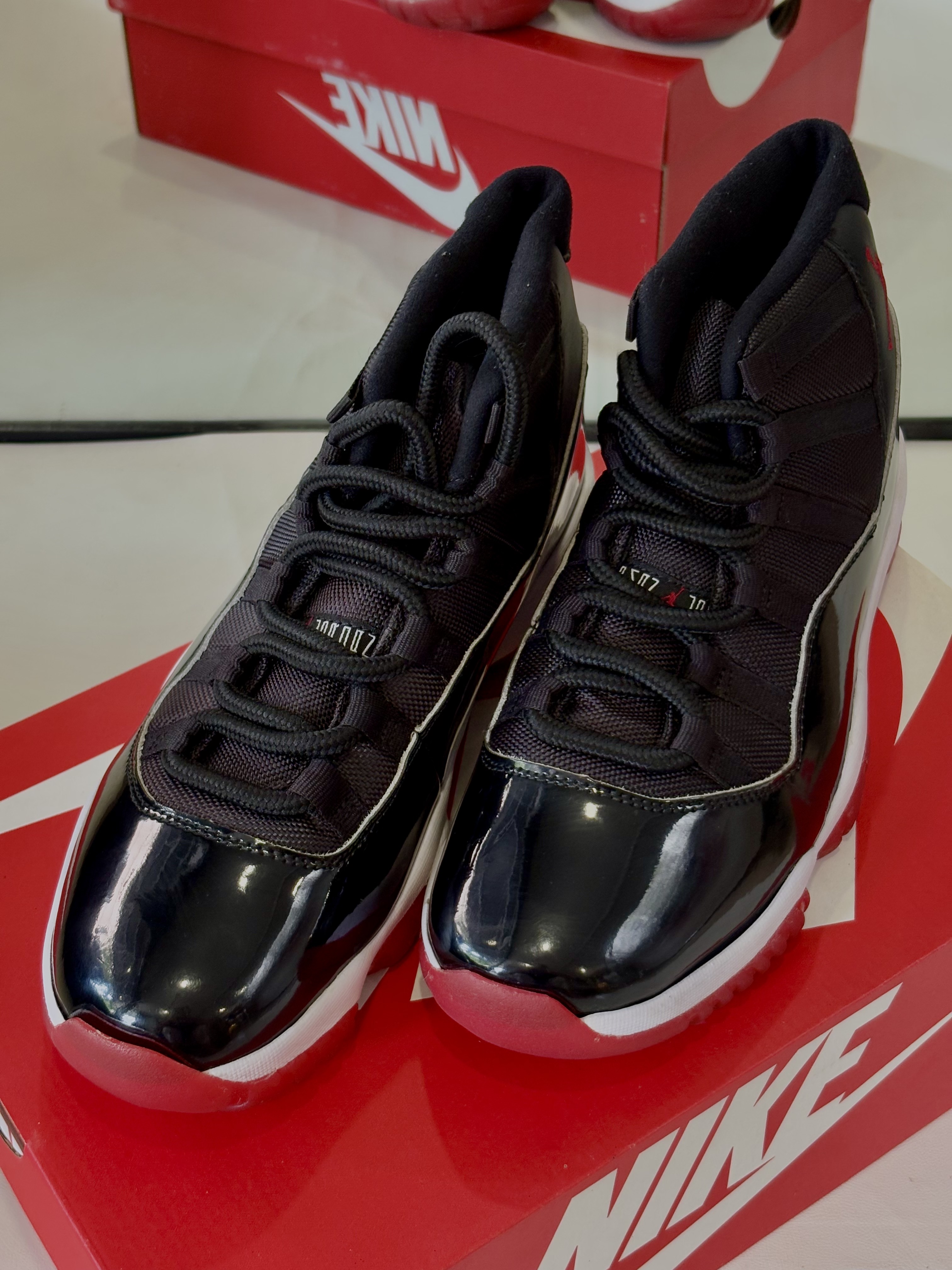 Nike Air Jordan 11 Retro Bred 378037-061_thumbnail_2