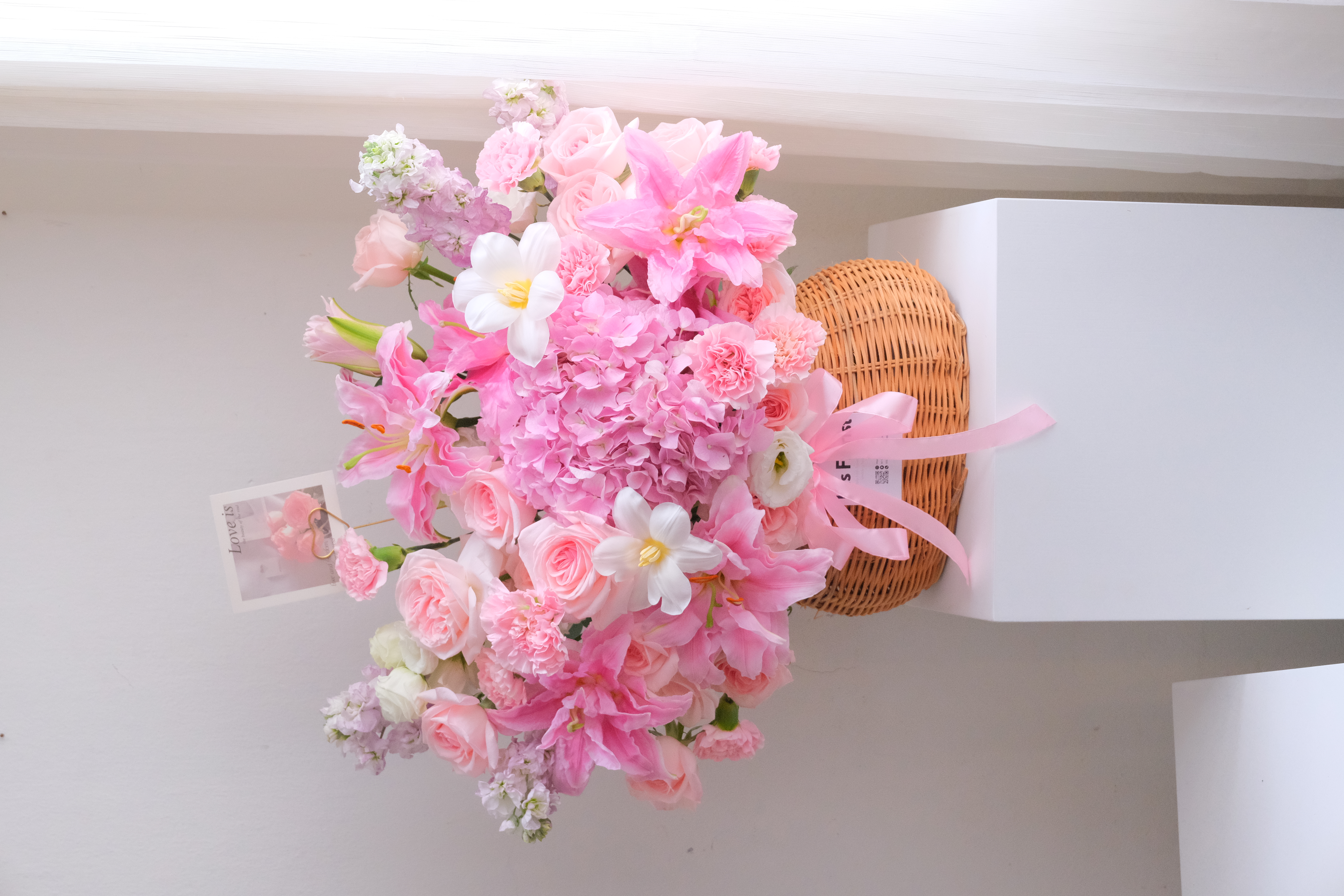 Giỏ hoa Ly hồng mix Tulip, hoa hồng - Size L