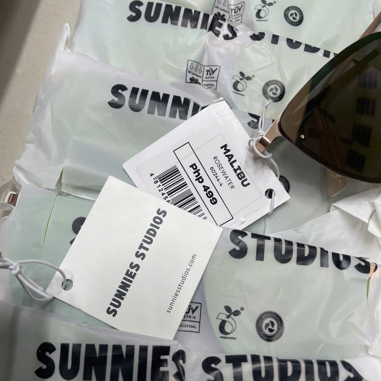 MAT KINH SUNNIES STUDIOS_thumbnail_10