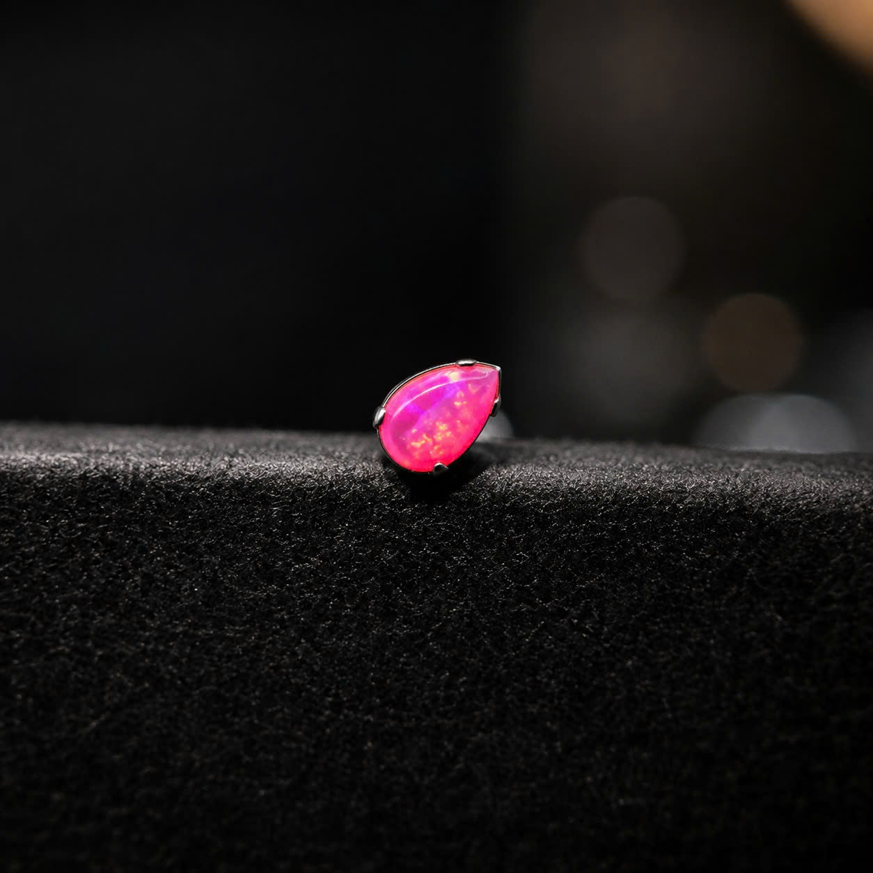 khuyên lưỡi titan giọt nước opal hồng 3mm.