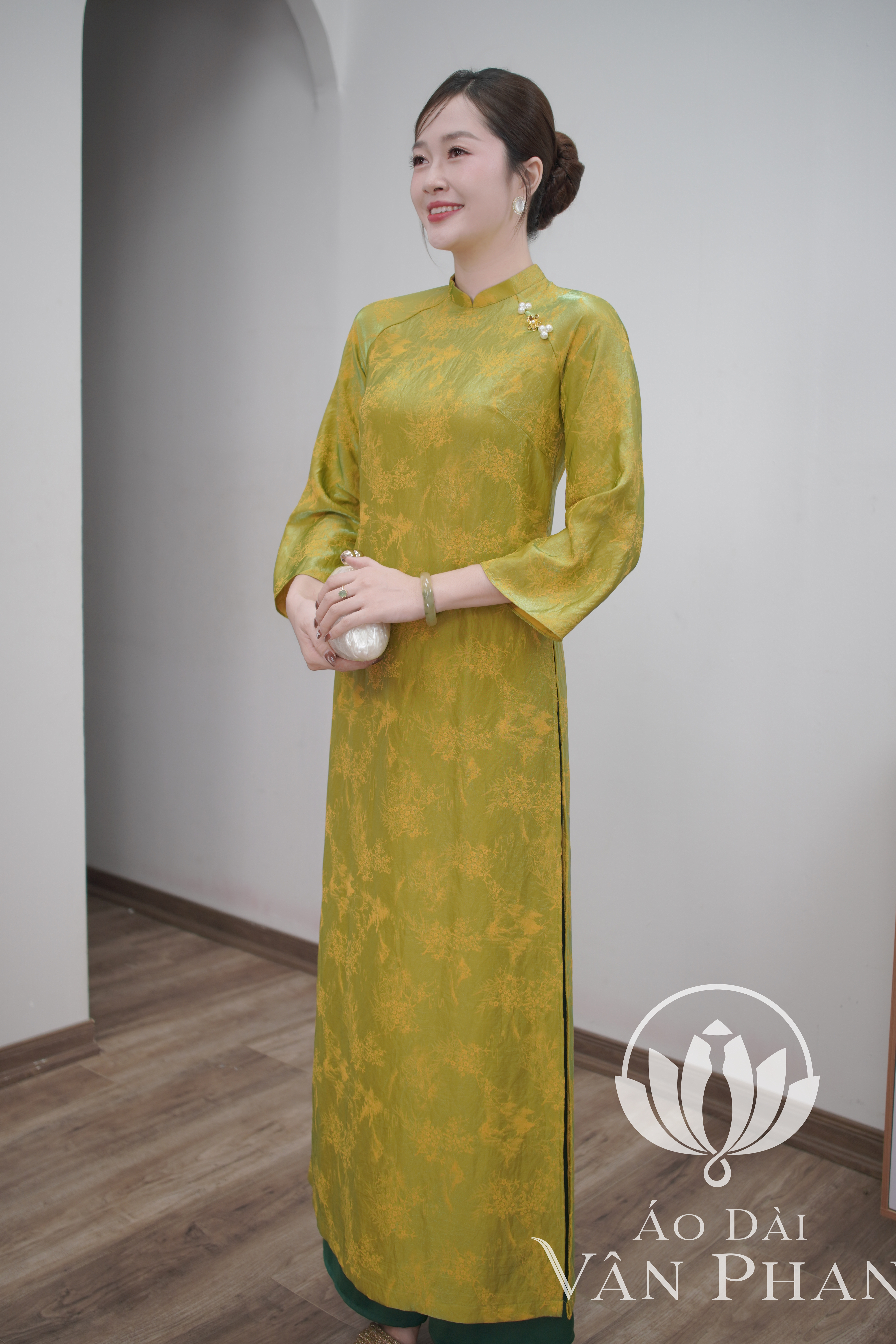 CT333 áo dài cách Tân 2p tay dài loe toe tằm vàng ánh xanh_thumbnail_3