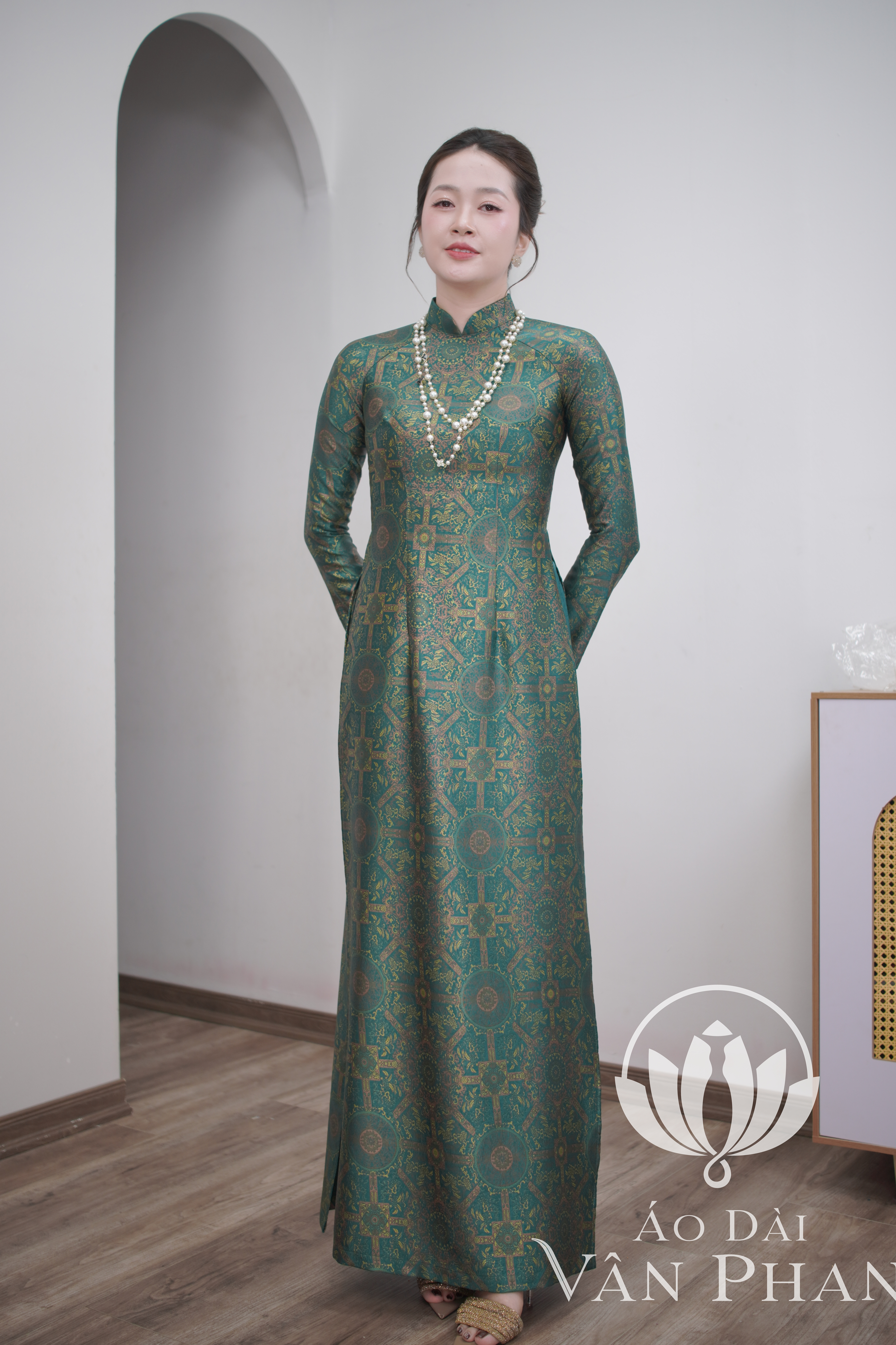 A3316CC áo dài cổ cao lụa dubai xanh lá thổ cẩm_thumbnail_2