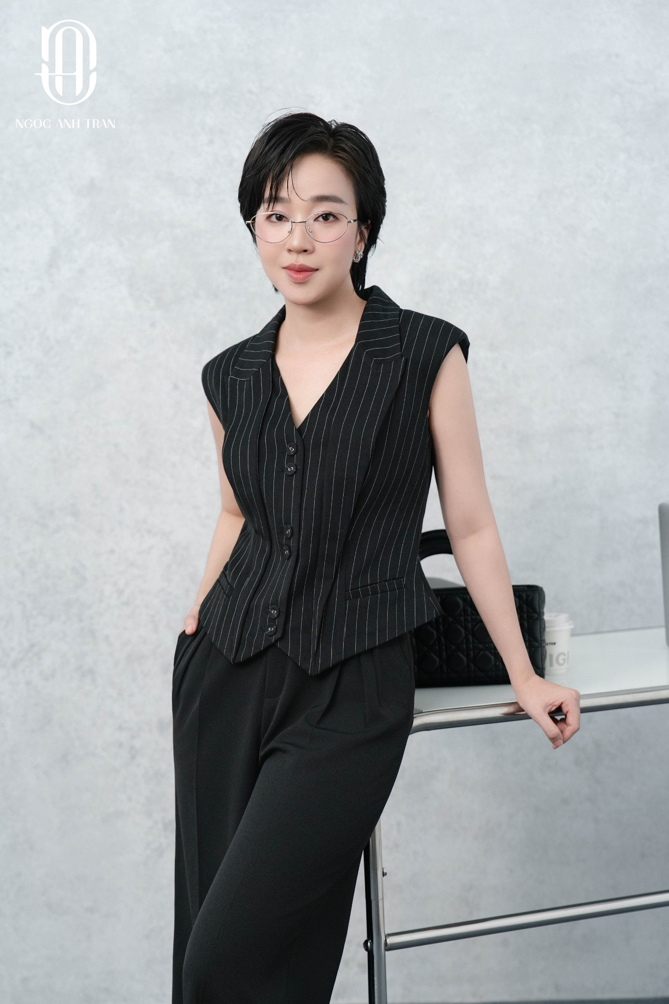 A288 - Áo gile đen cổ vest