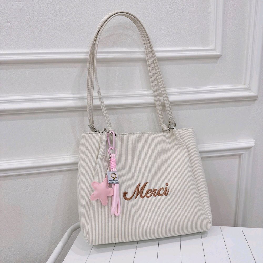 (Tặng 1 Móc Treo Bất Kỳ) Túi Tote Thời Trang Với Thiết Kế Đa Màu Sắc Và Chi Tiết 