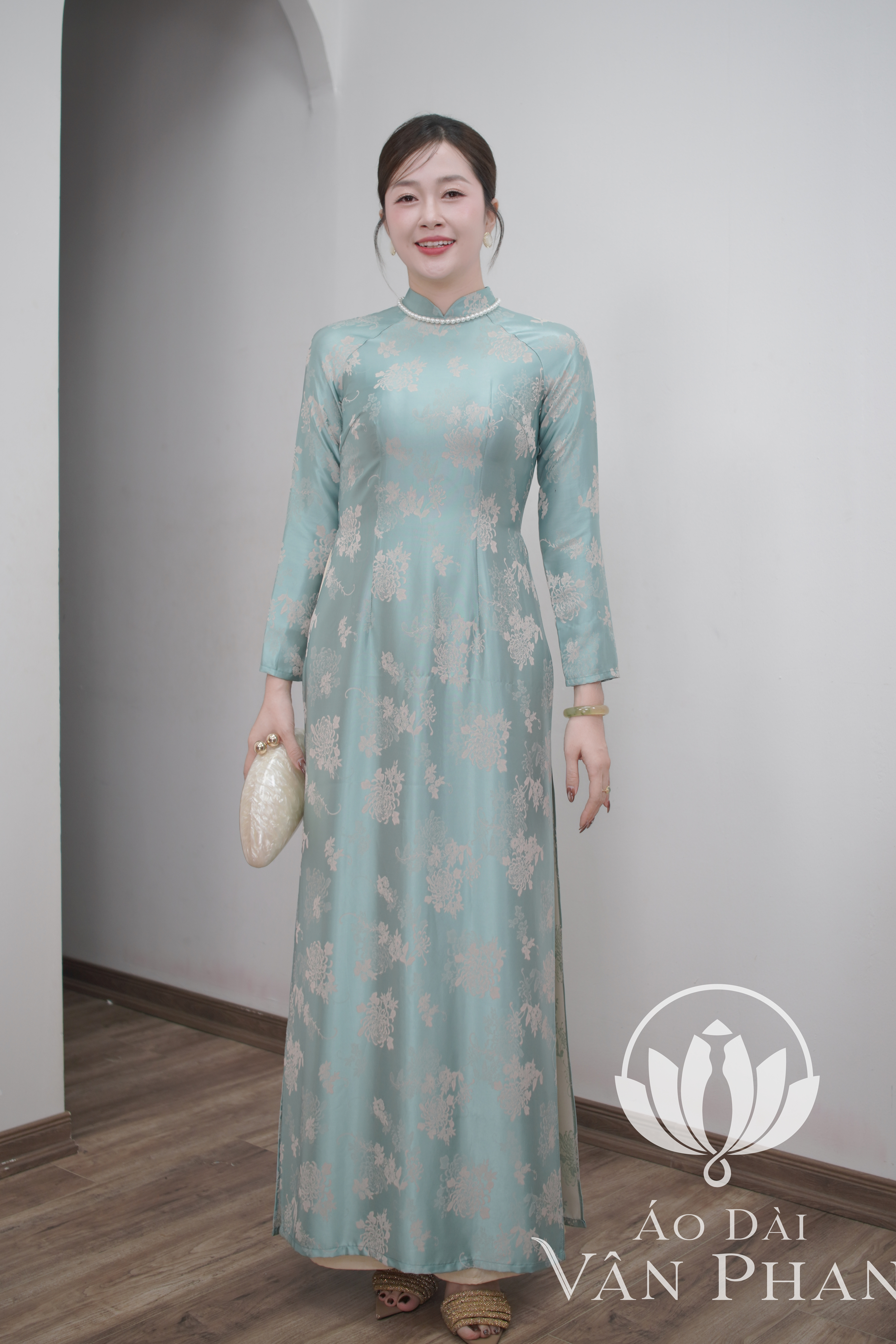A3241 áo dài cổ 3p tay dài truyền thống gấm cúc xanh min_thumbnail_1