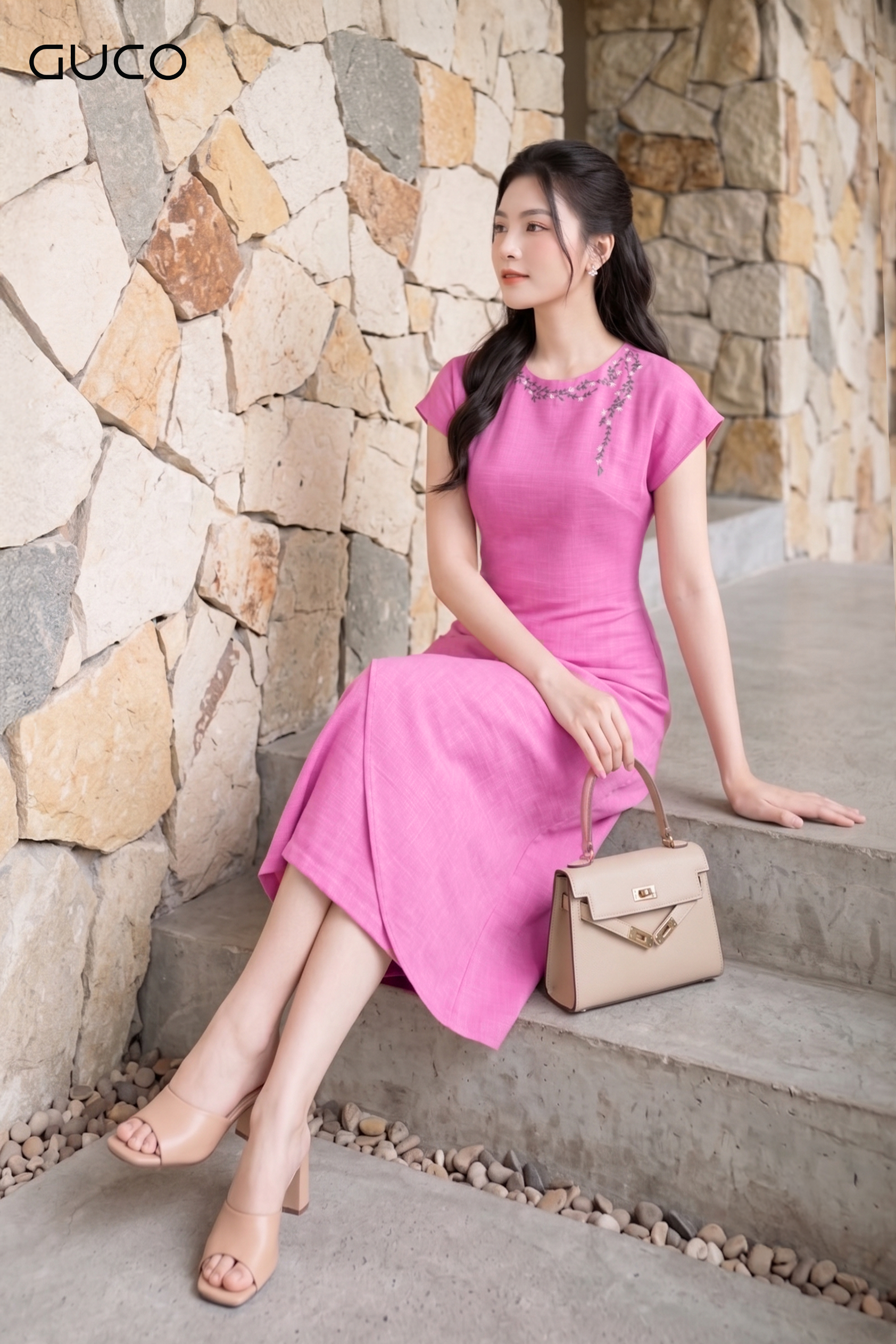 Đầm Suông Hồng Đắp Tà Cổ Thêu_thumbnail_1