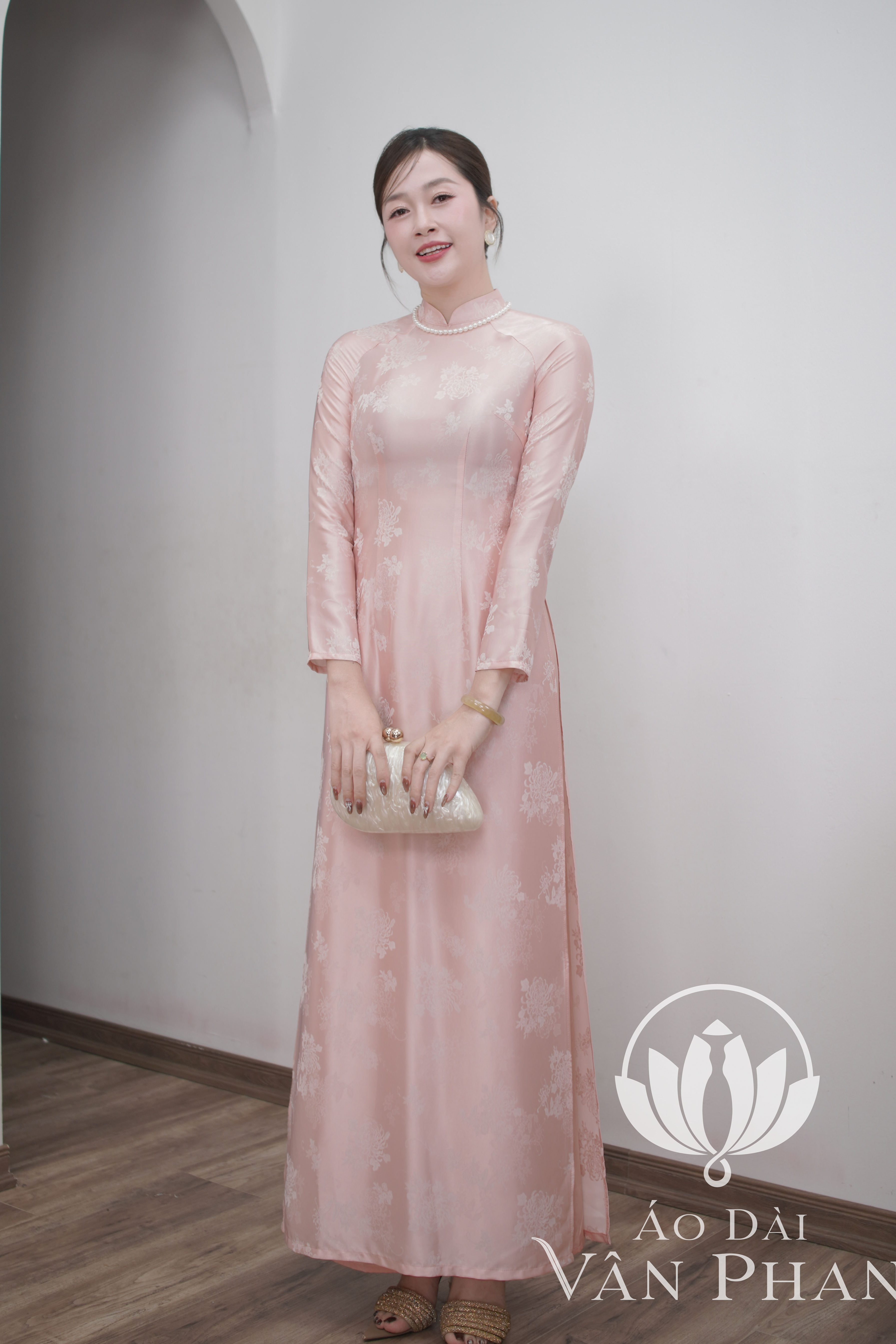 A3242 áo dài cổ 3p tay dài truyền thống  gấm cúc màu hồng nhạt_thumbnail_2
