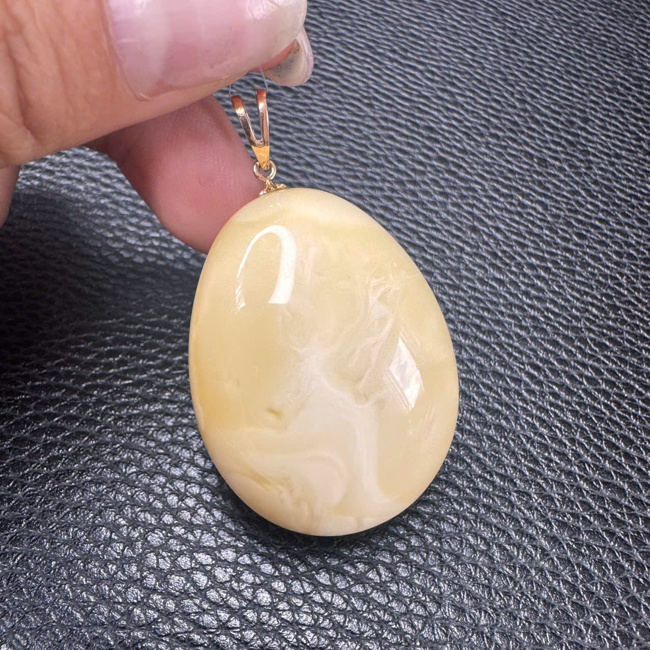 Mặt Dây Chuyền Hổ Phách Hoàng Gia Mật Bạch Oval Chốt Vàng 585 - Mã 6256
